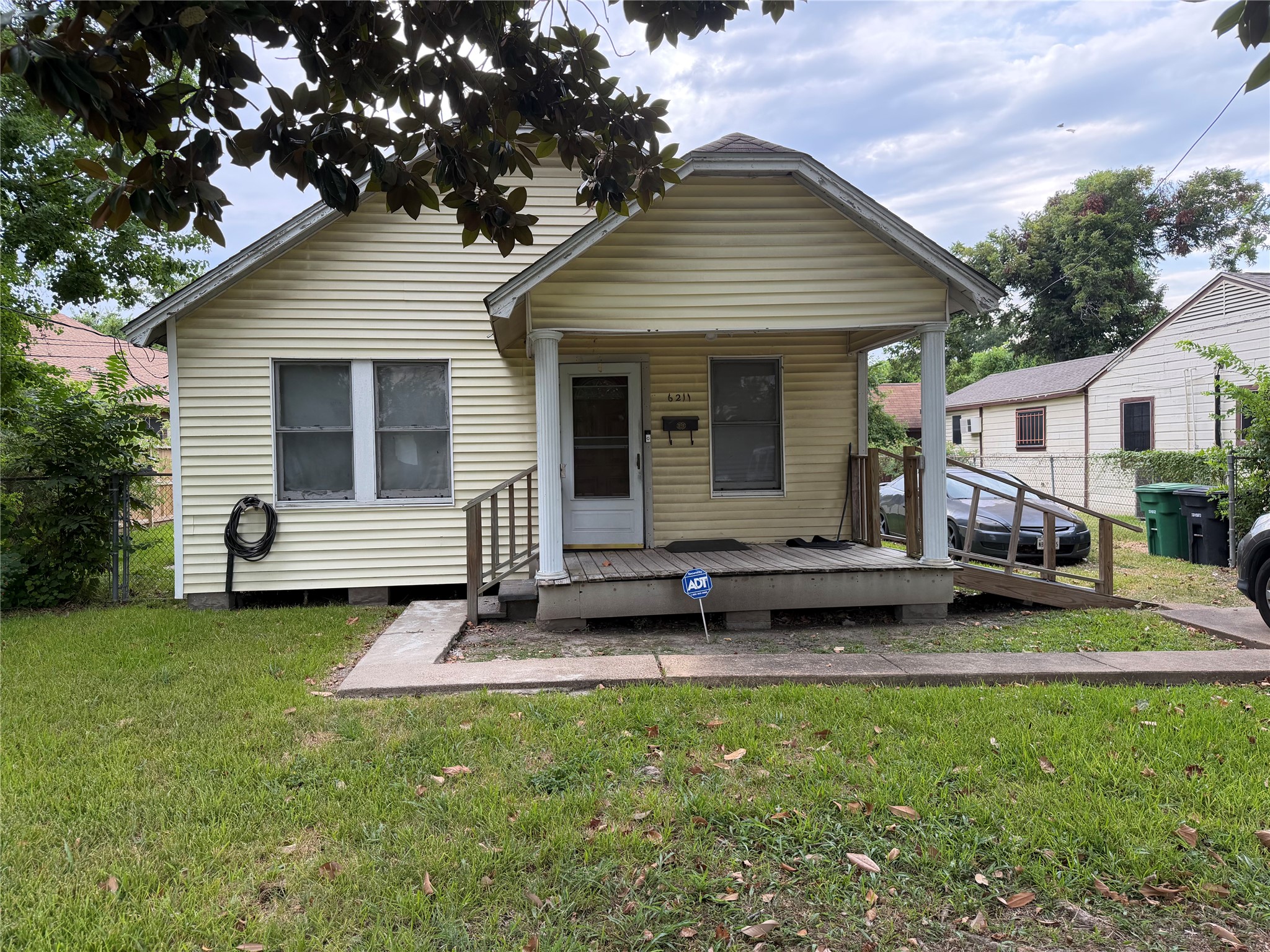 Listing photo 1