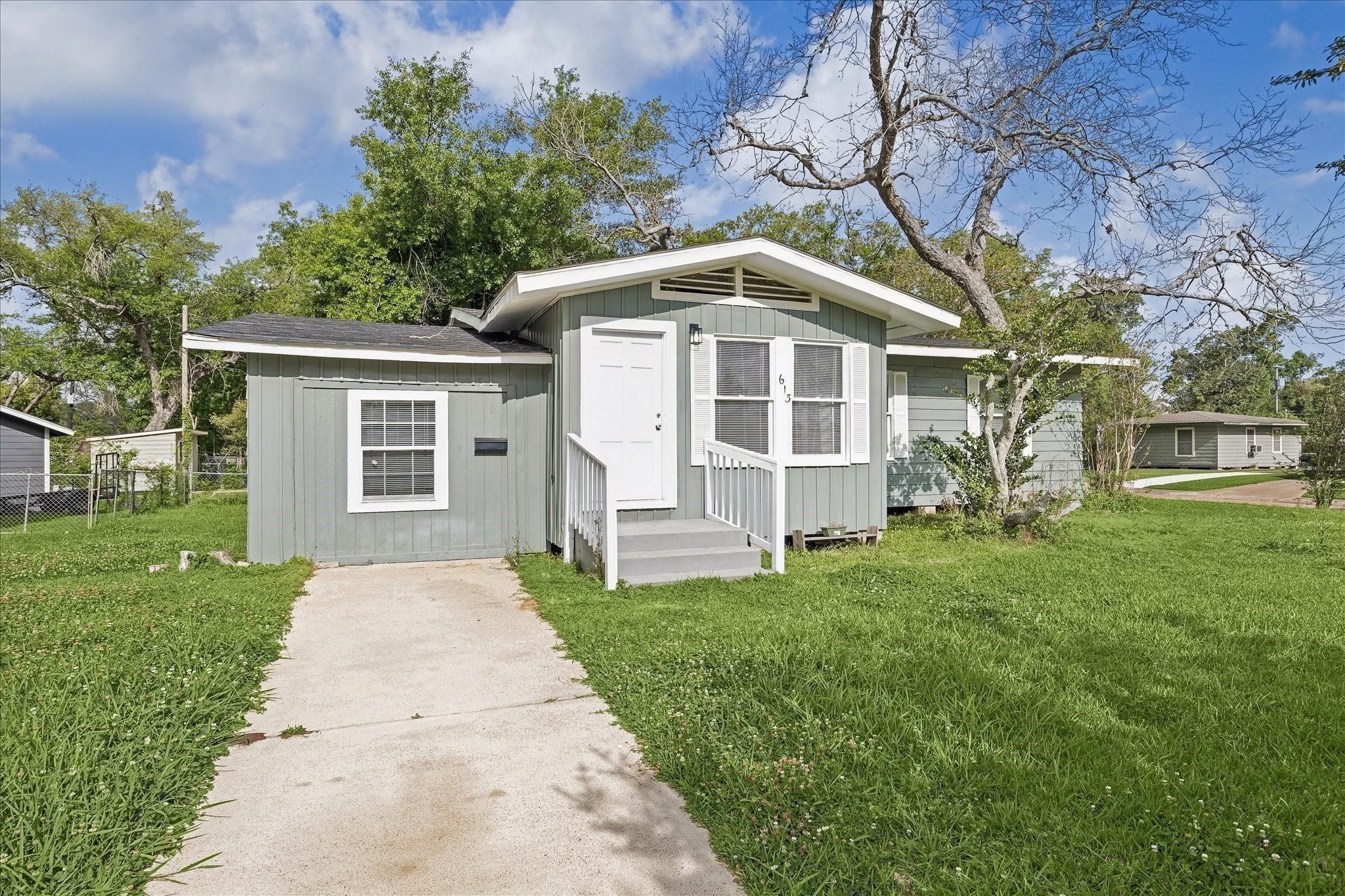 Listing photo 2