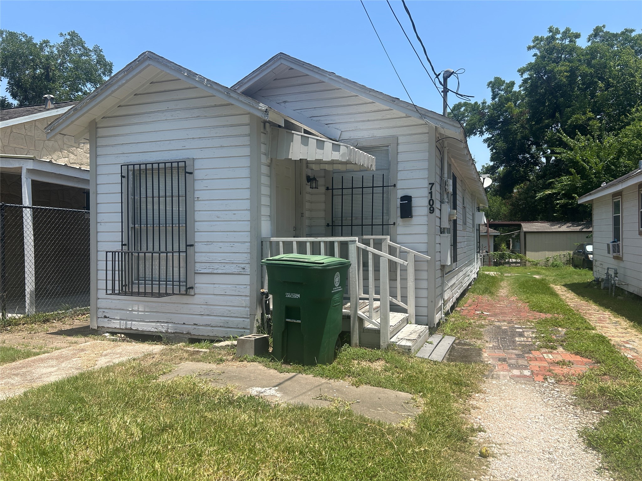 Listing photo 1