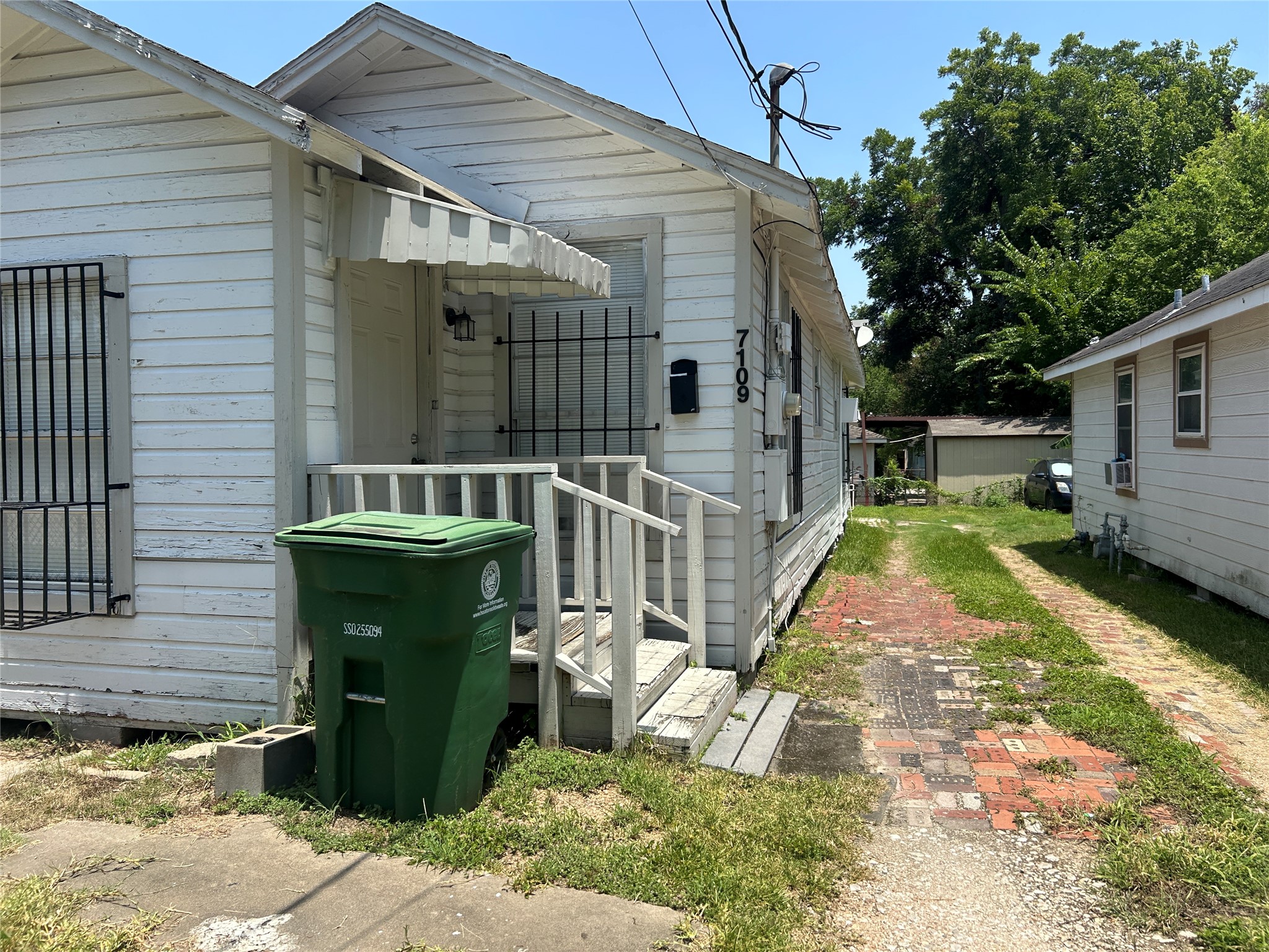 Listing photo 1
