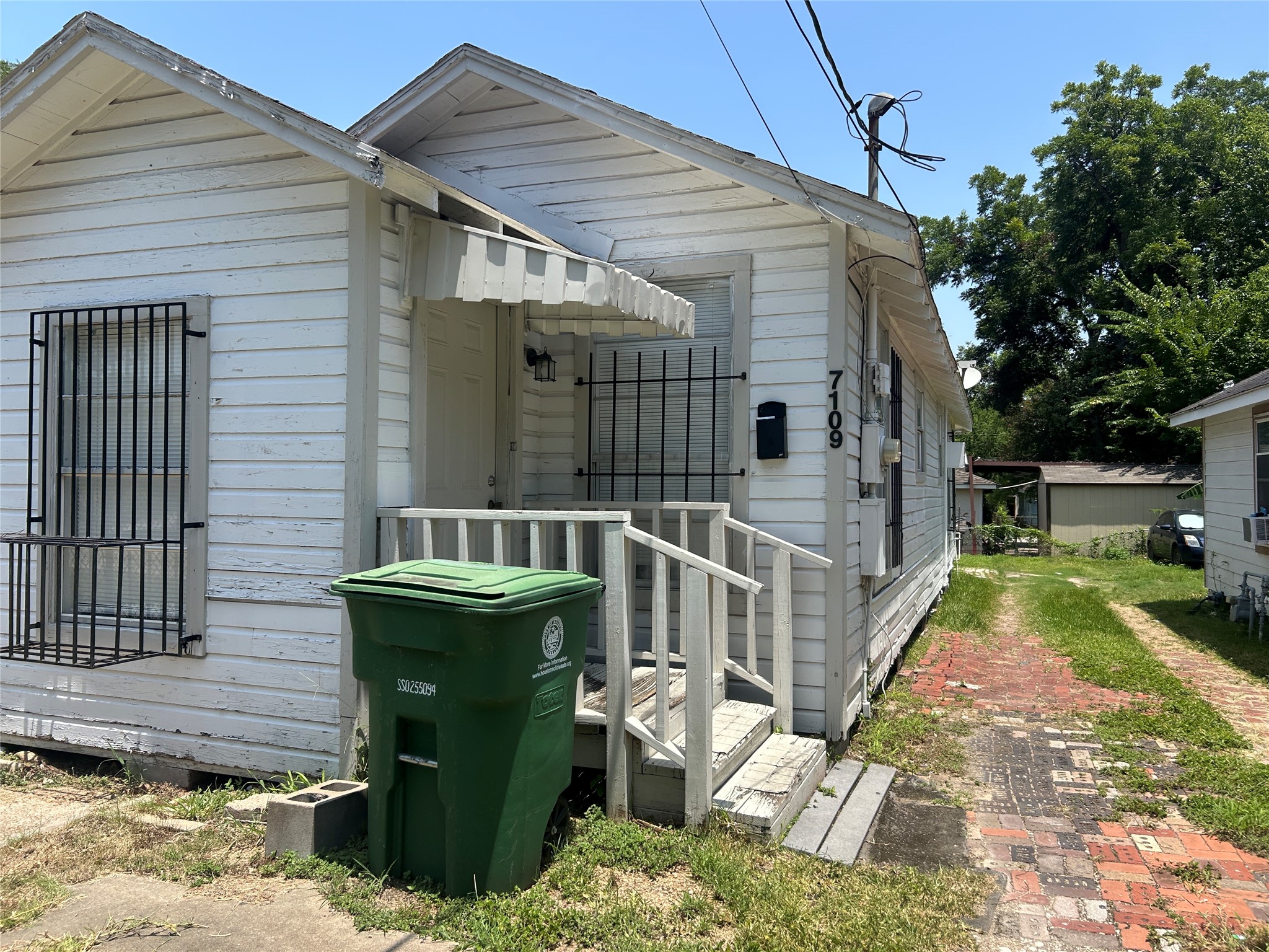 Listing photo 1