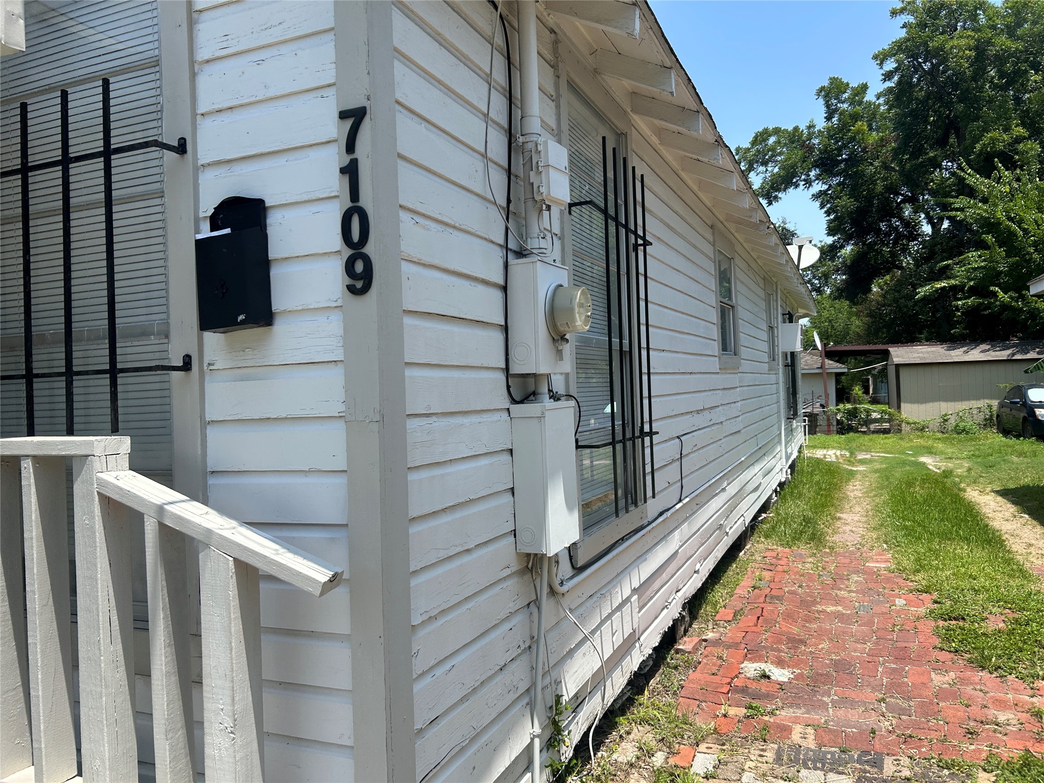 Listing photo 1