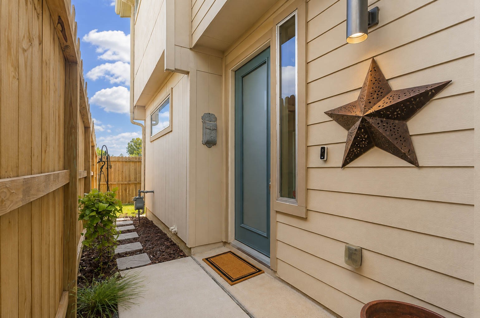Listing photo 3