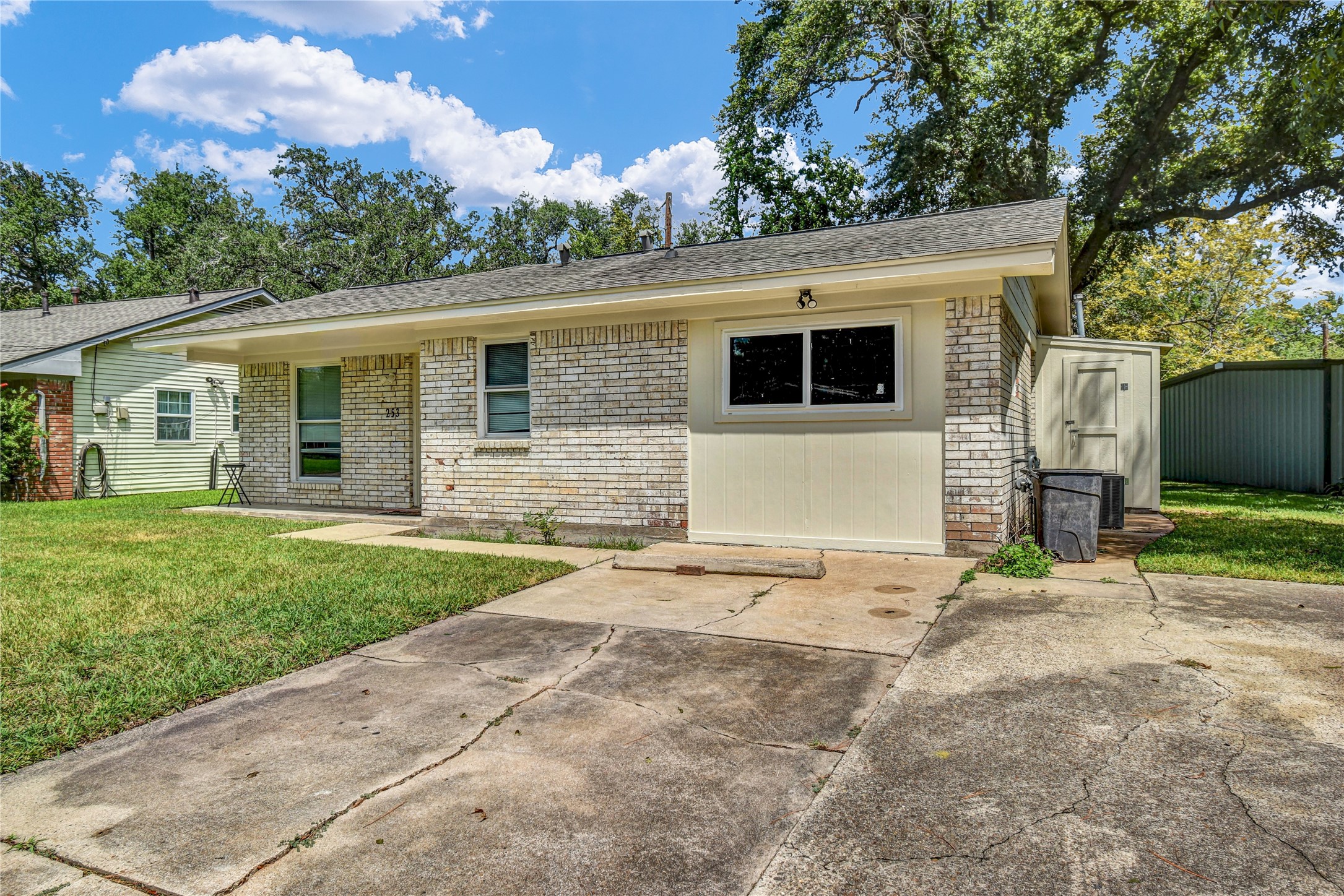 Listing photo 1