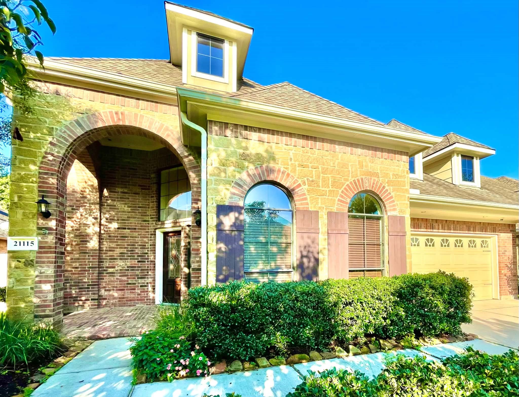 Listing photo 2