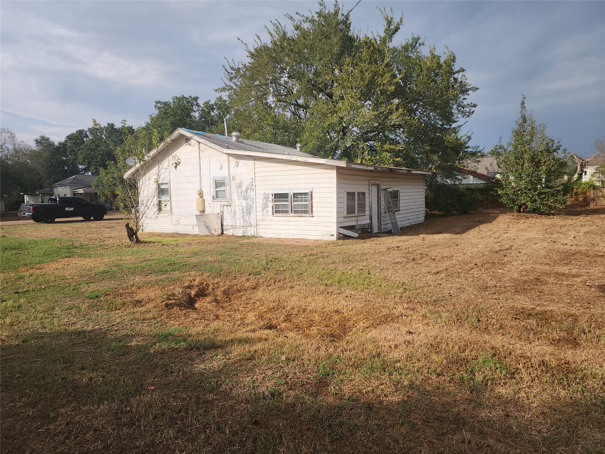 Listing photo 3