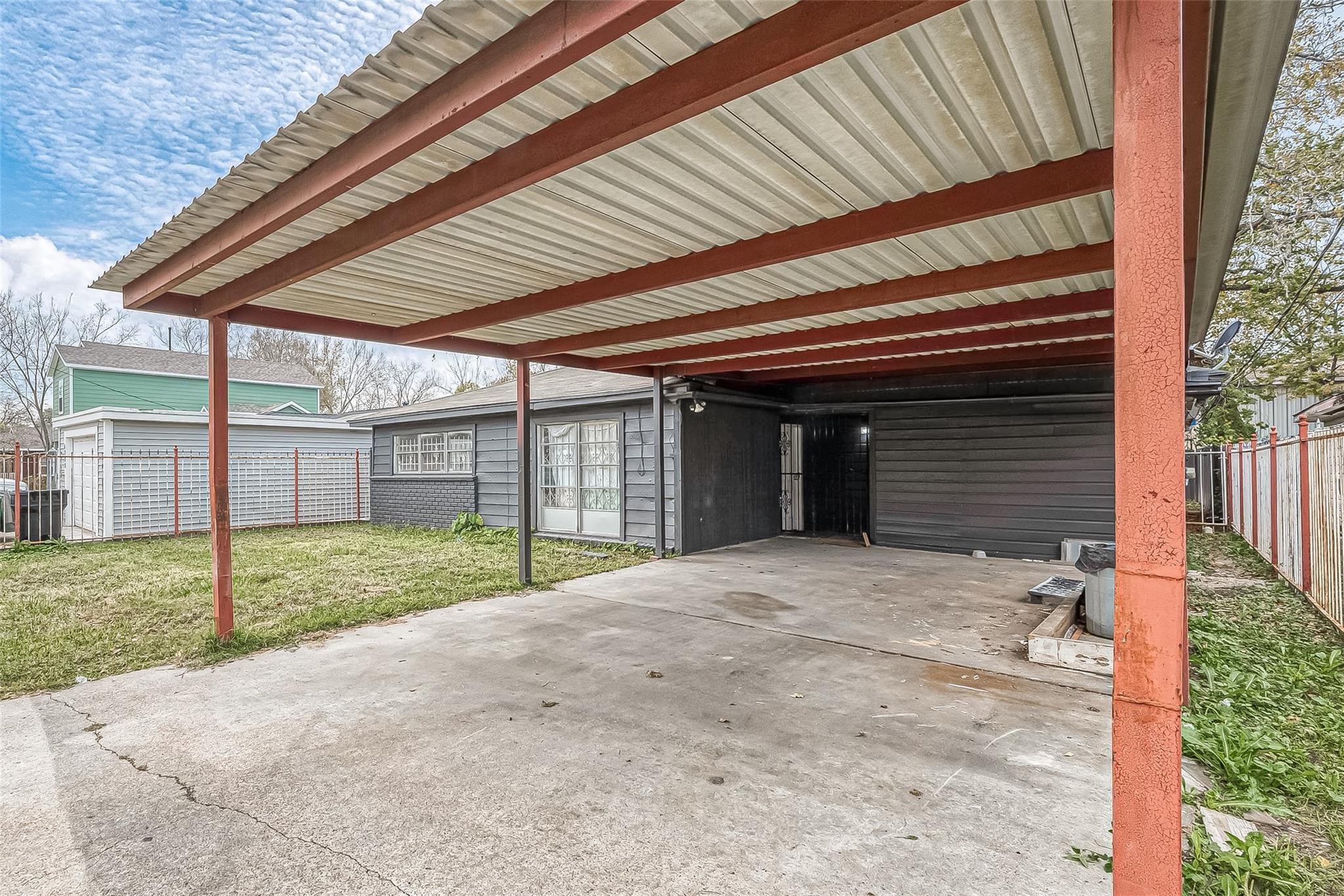 Listing photo 3