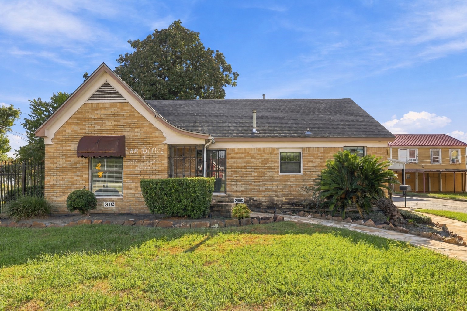 Listing photo 1