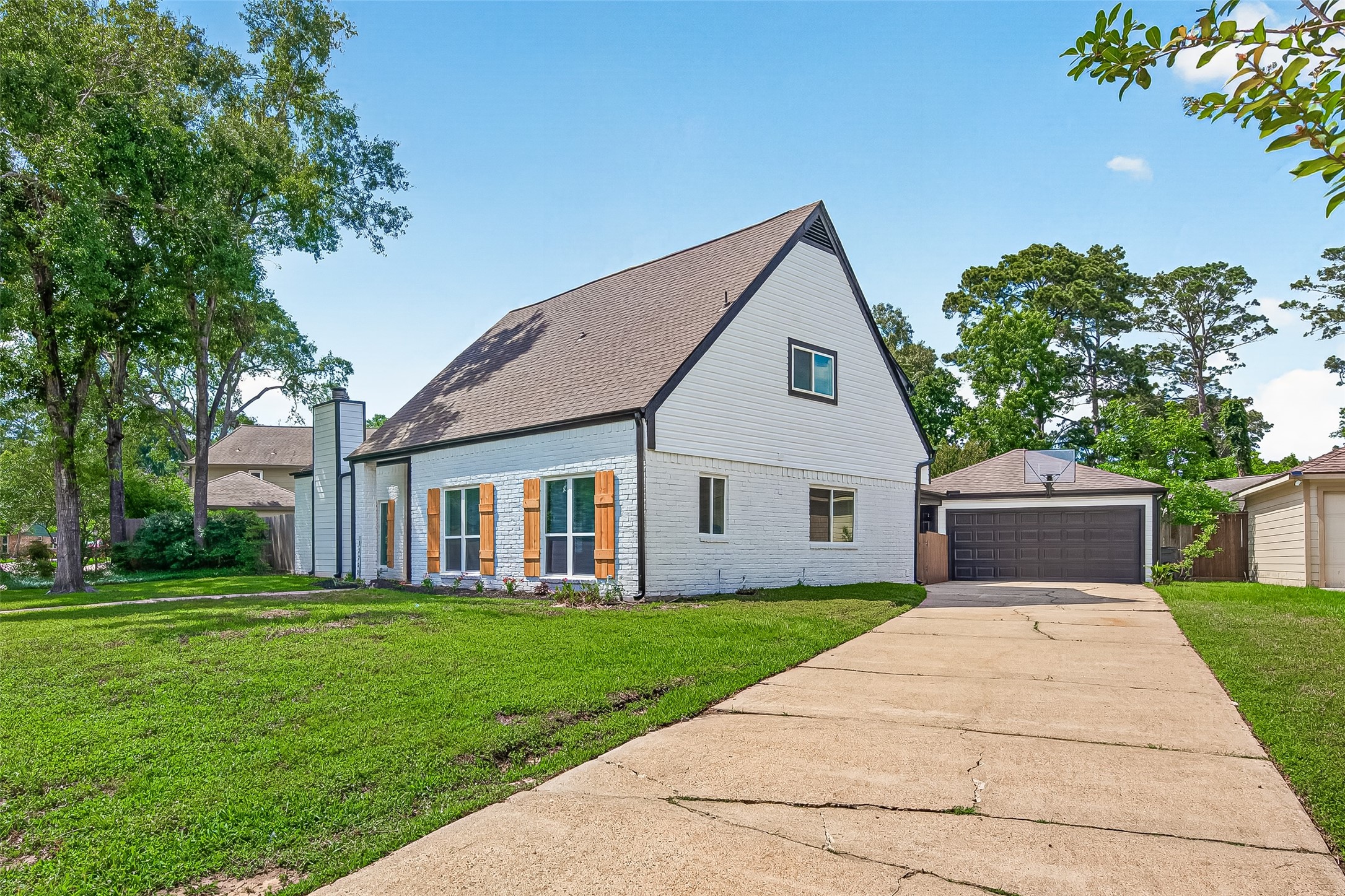 Listing photo 2
