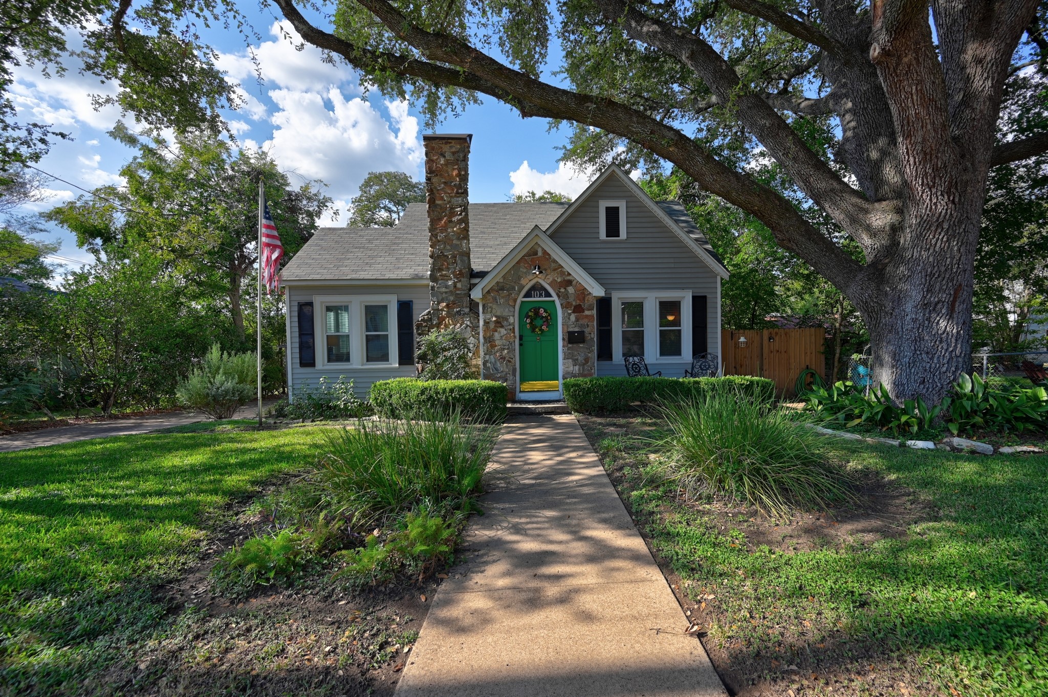 Listing photo 1