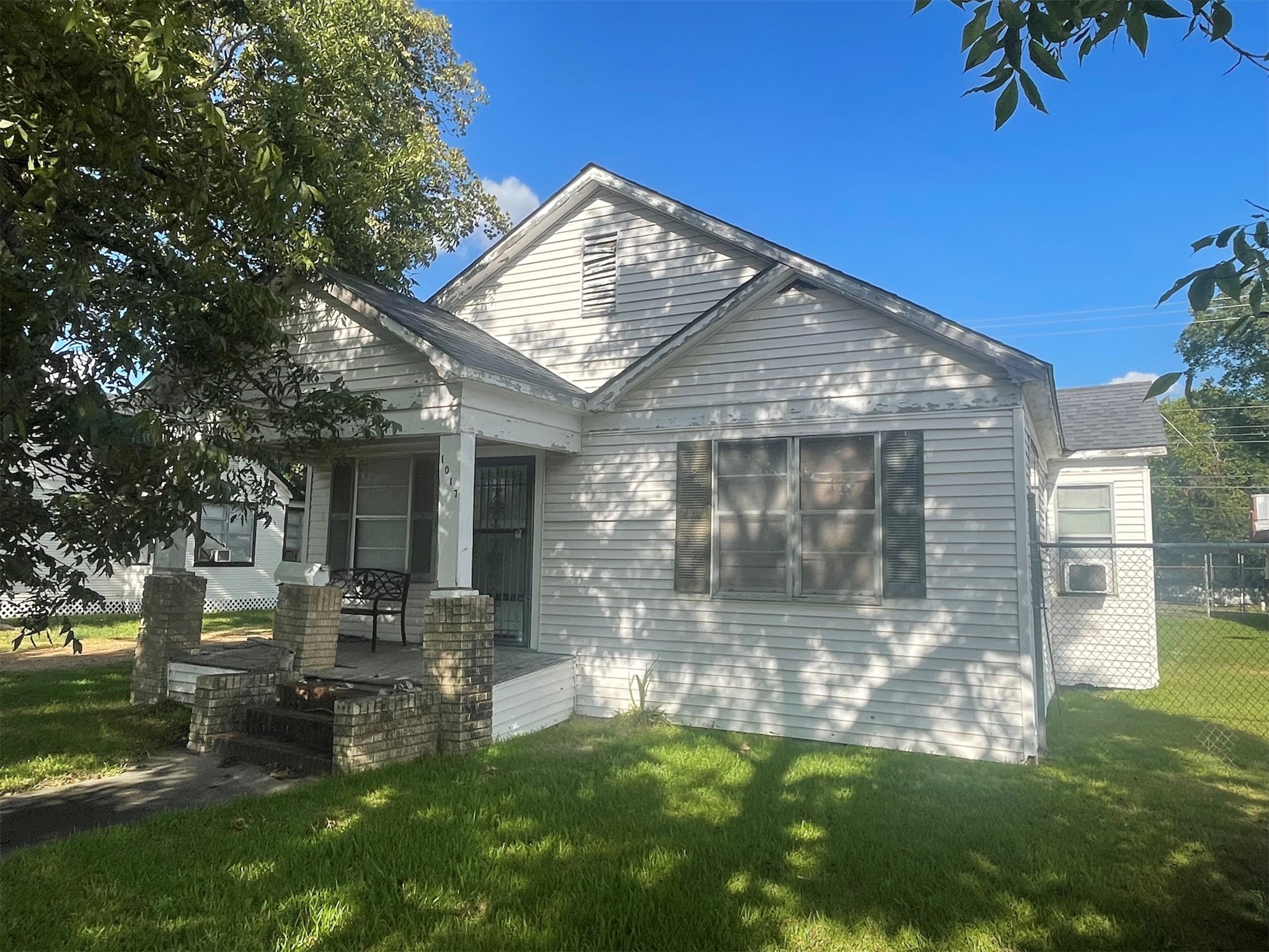 Listing photo 1