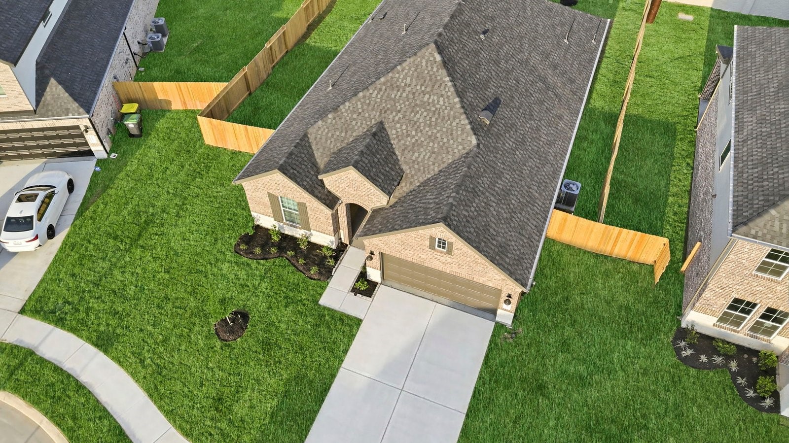 Listing photo 2