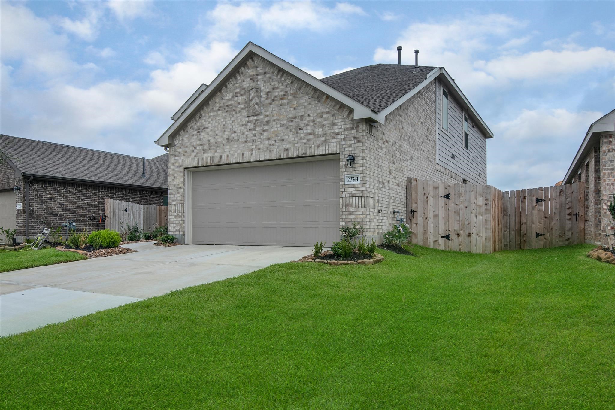 Listing photo 1