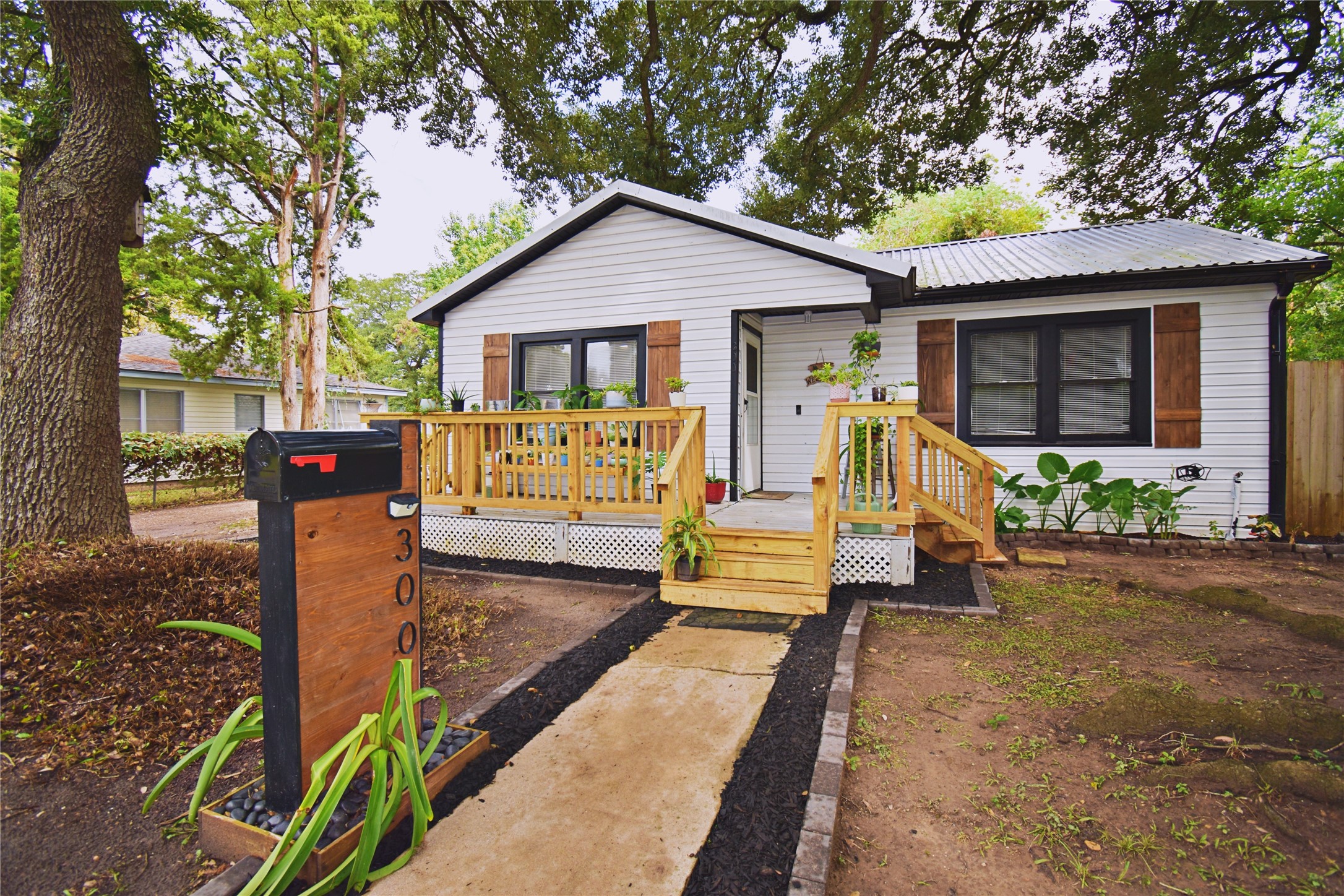 Listing photo 1