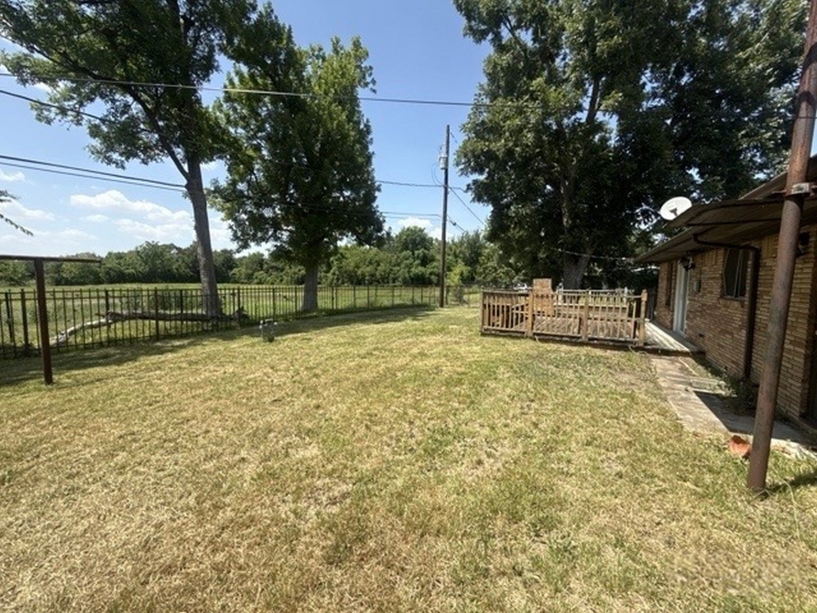 Listing photo 3