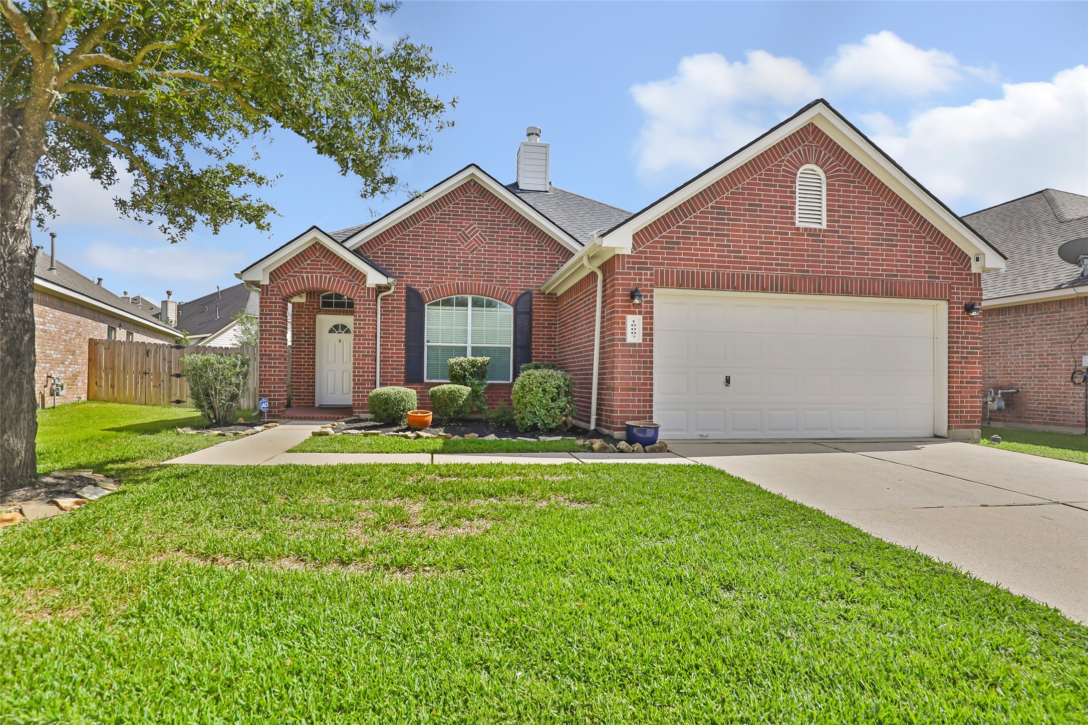 Listing photo 1