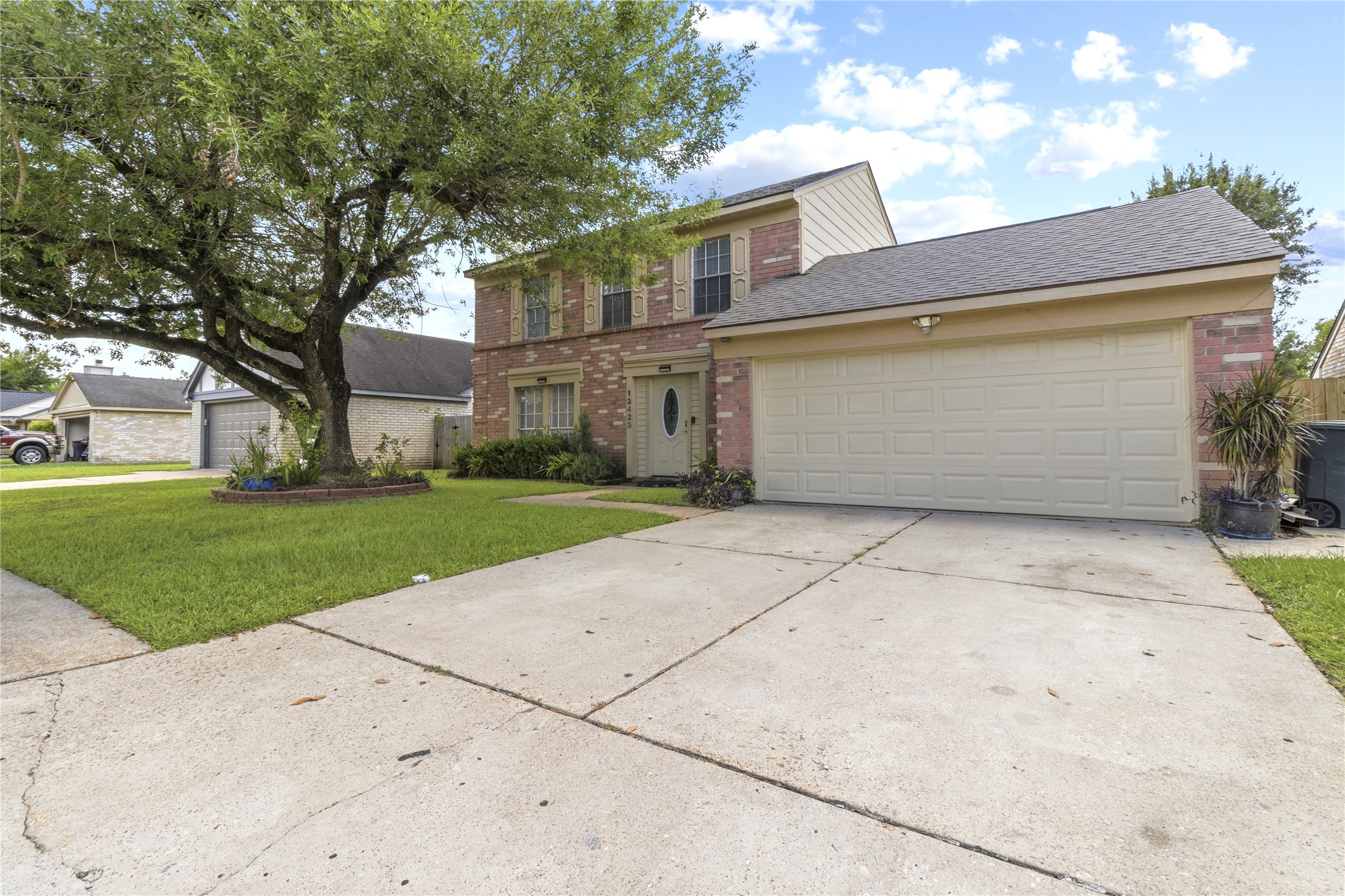 Listing photo 2