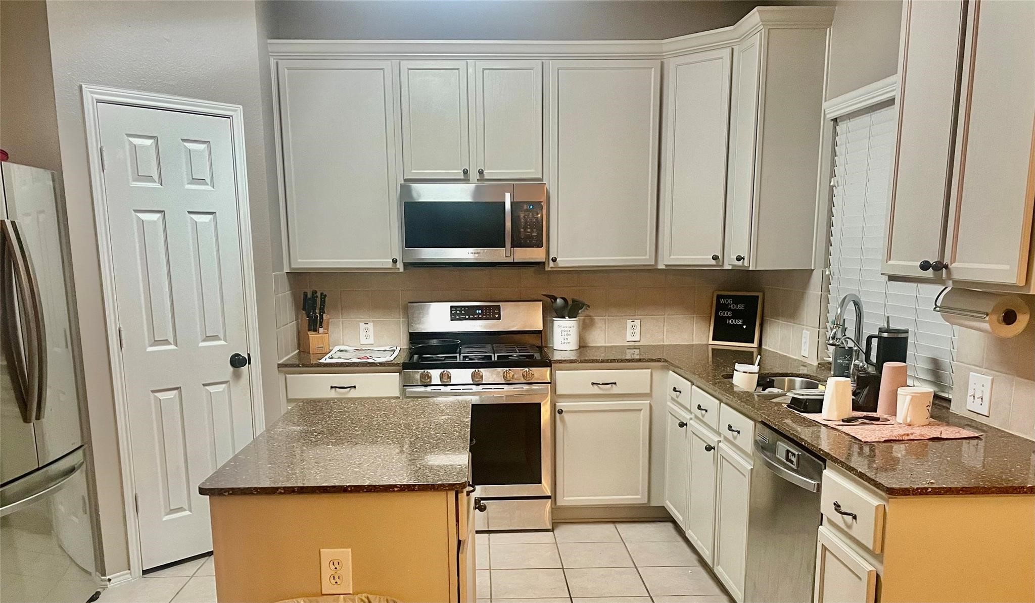 Listing photo 1