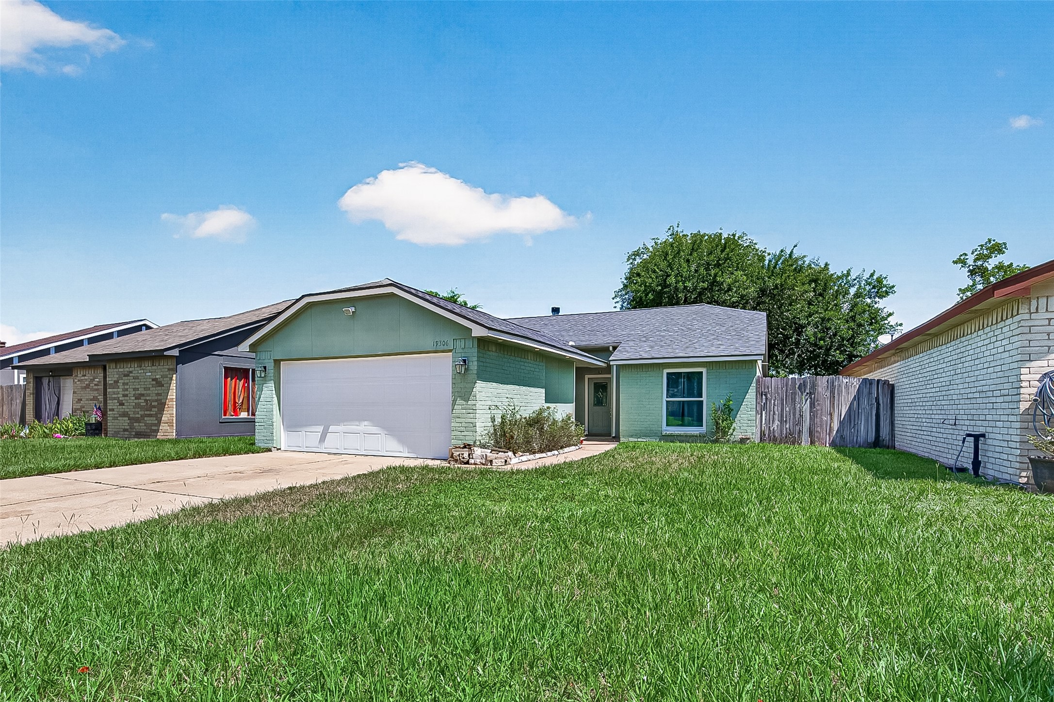 Listing photo 1
