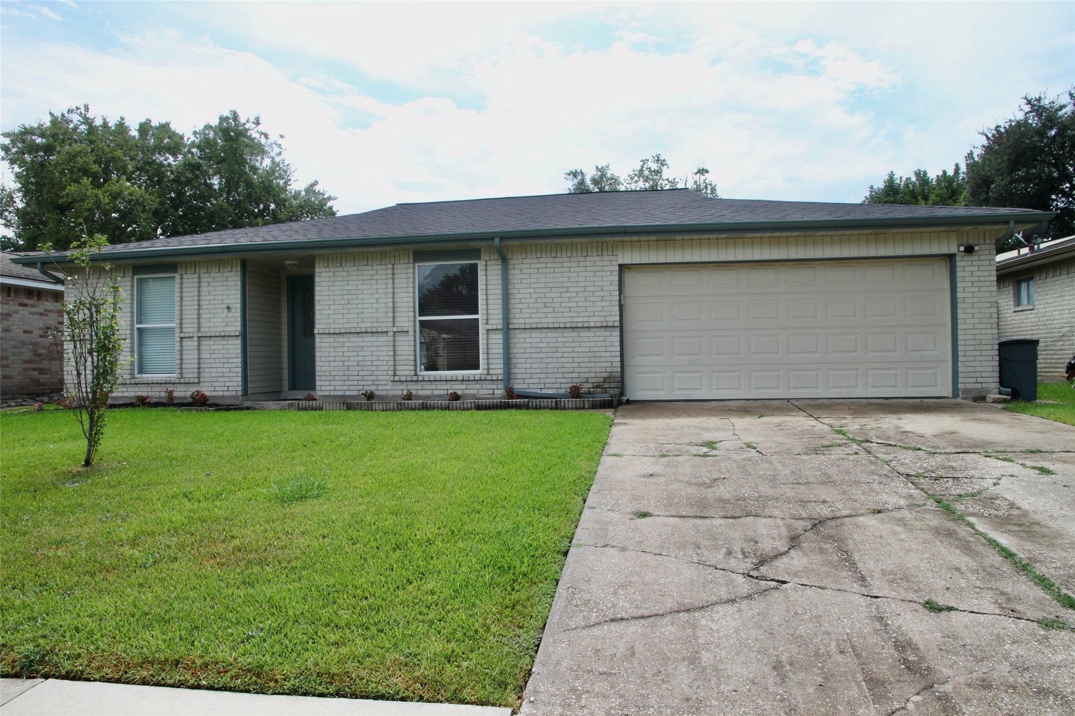 Listing photo 2