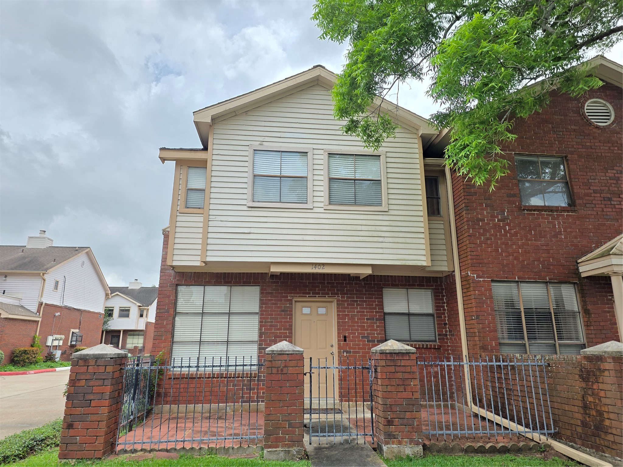 Listing photo 2