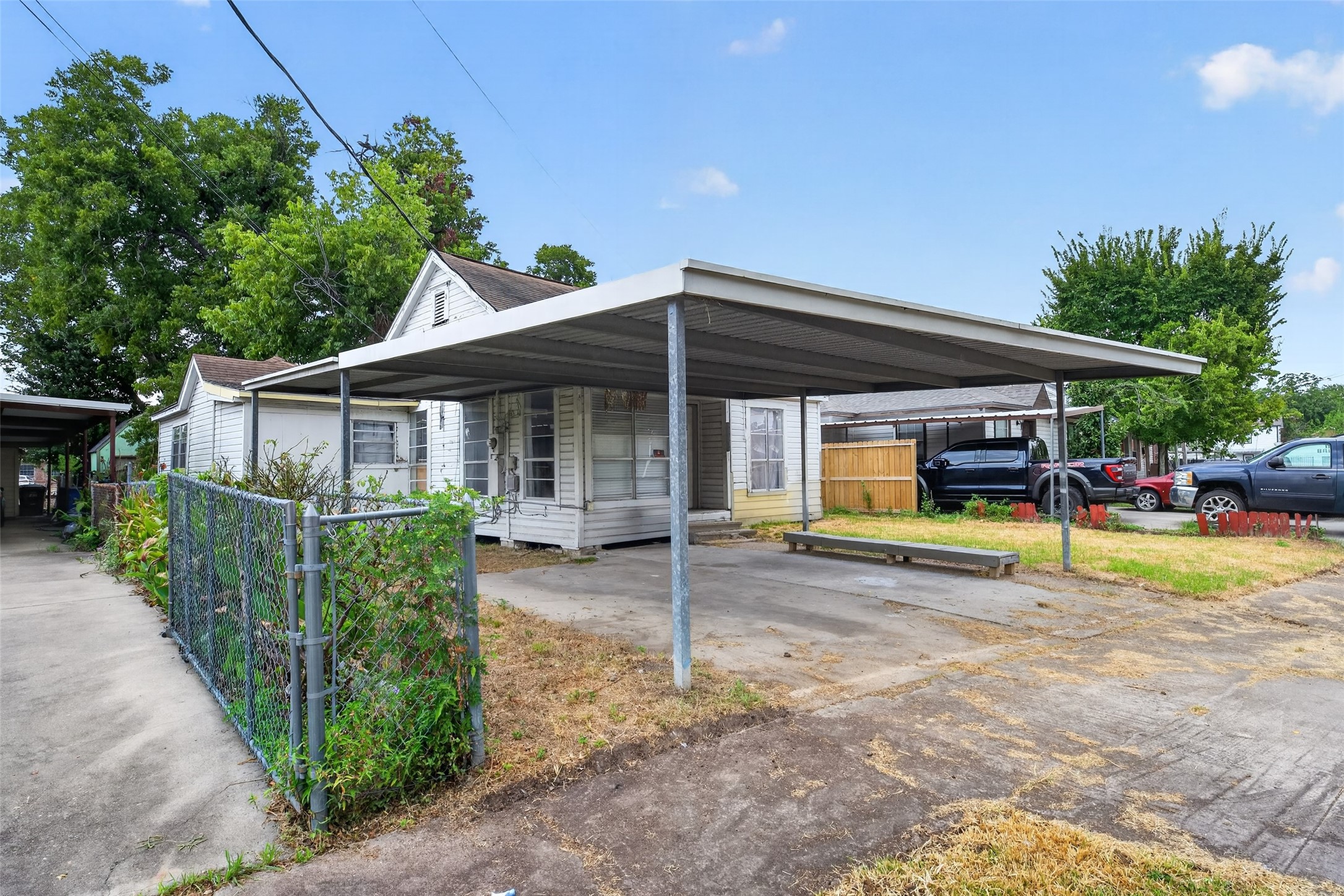 Listing photo 2