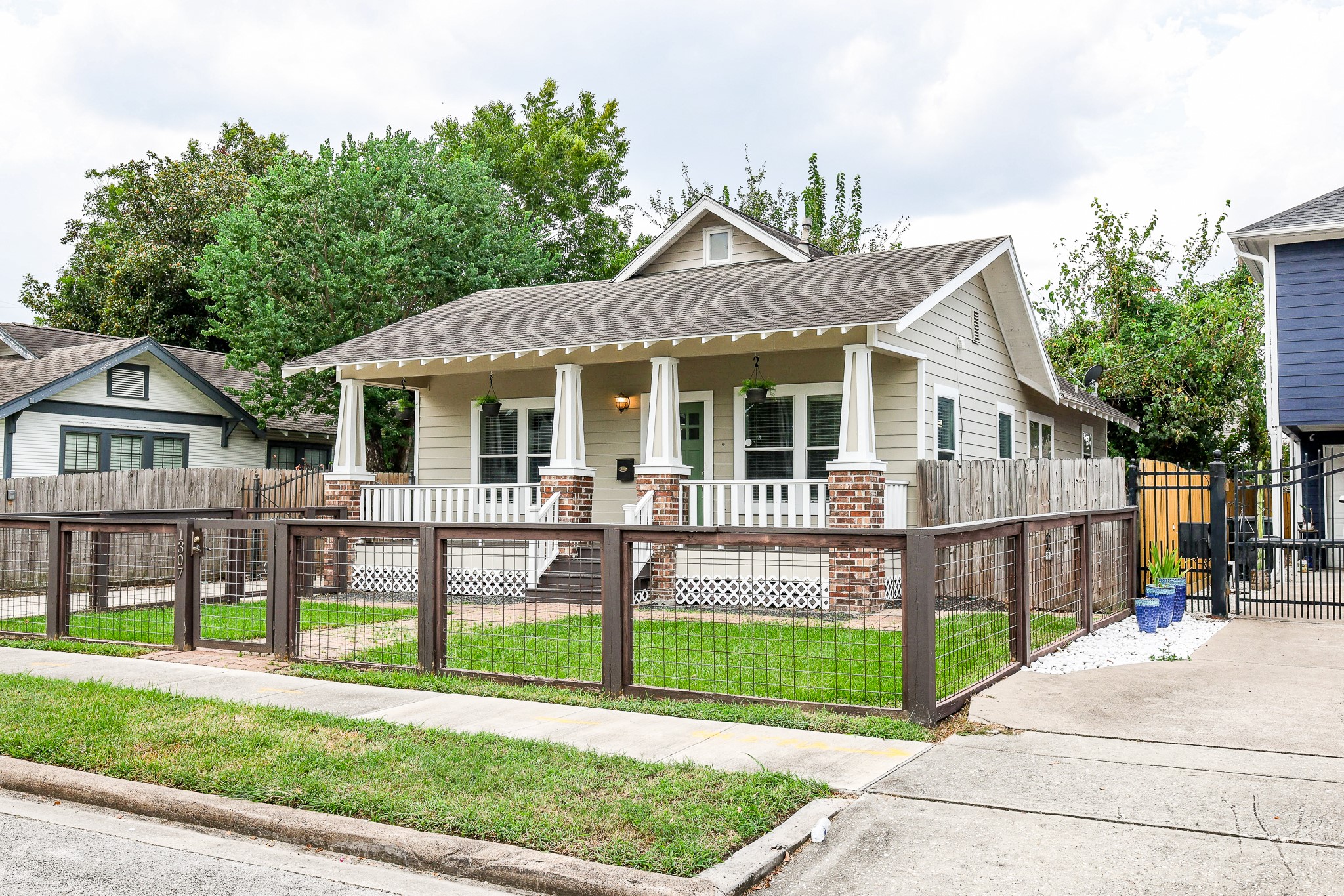 Listing photo 3