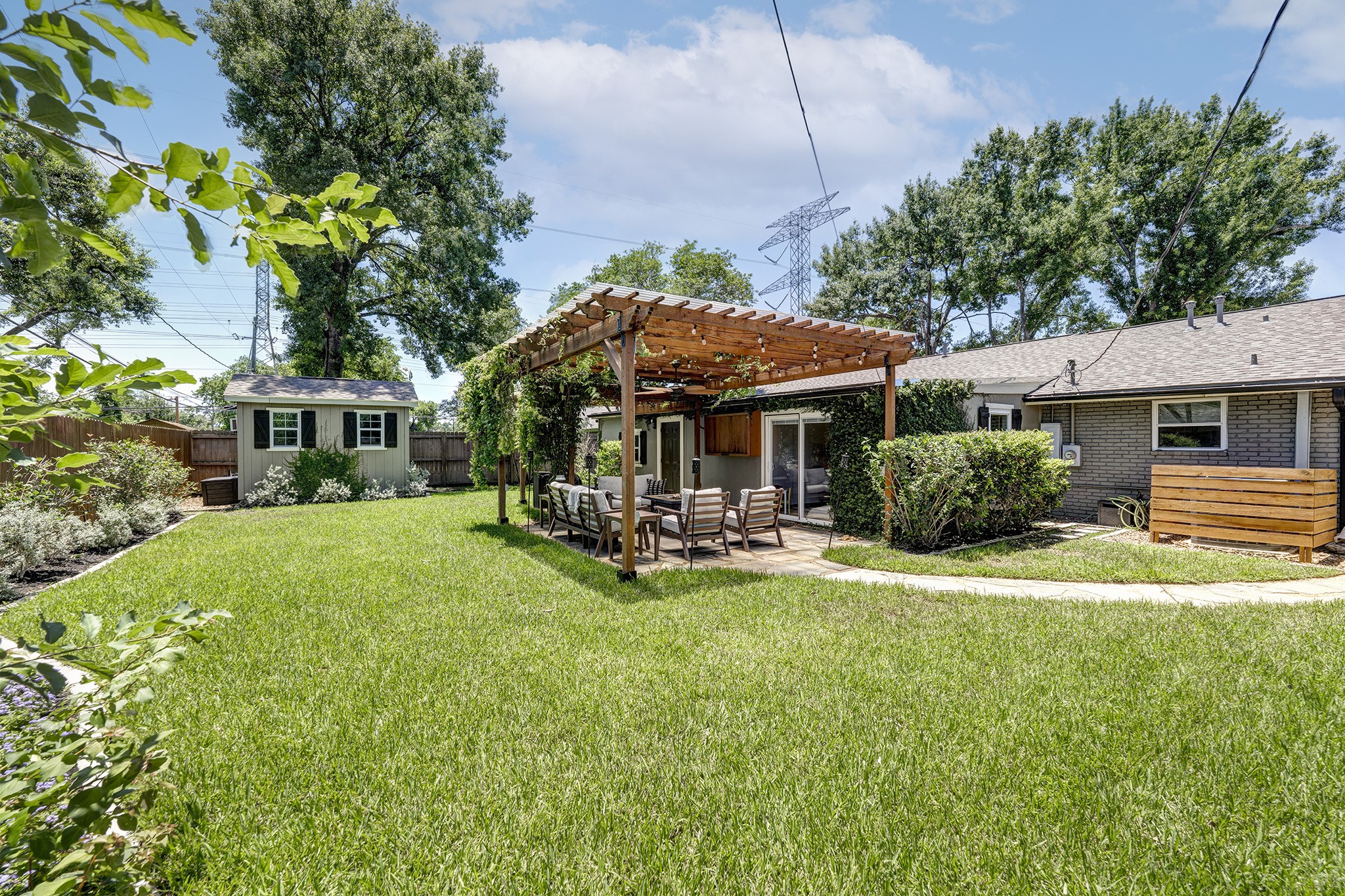 Listing photo 3