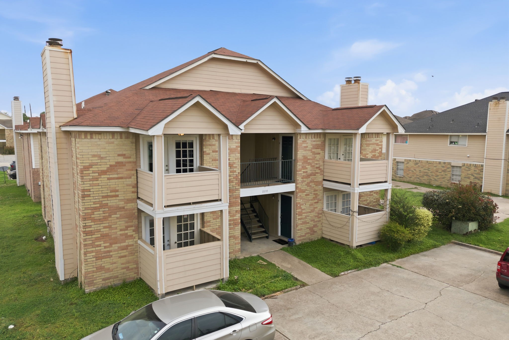 Listing photo 2