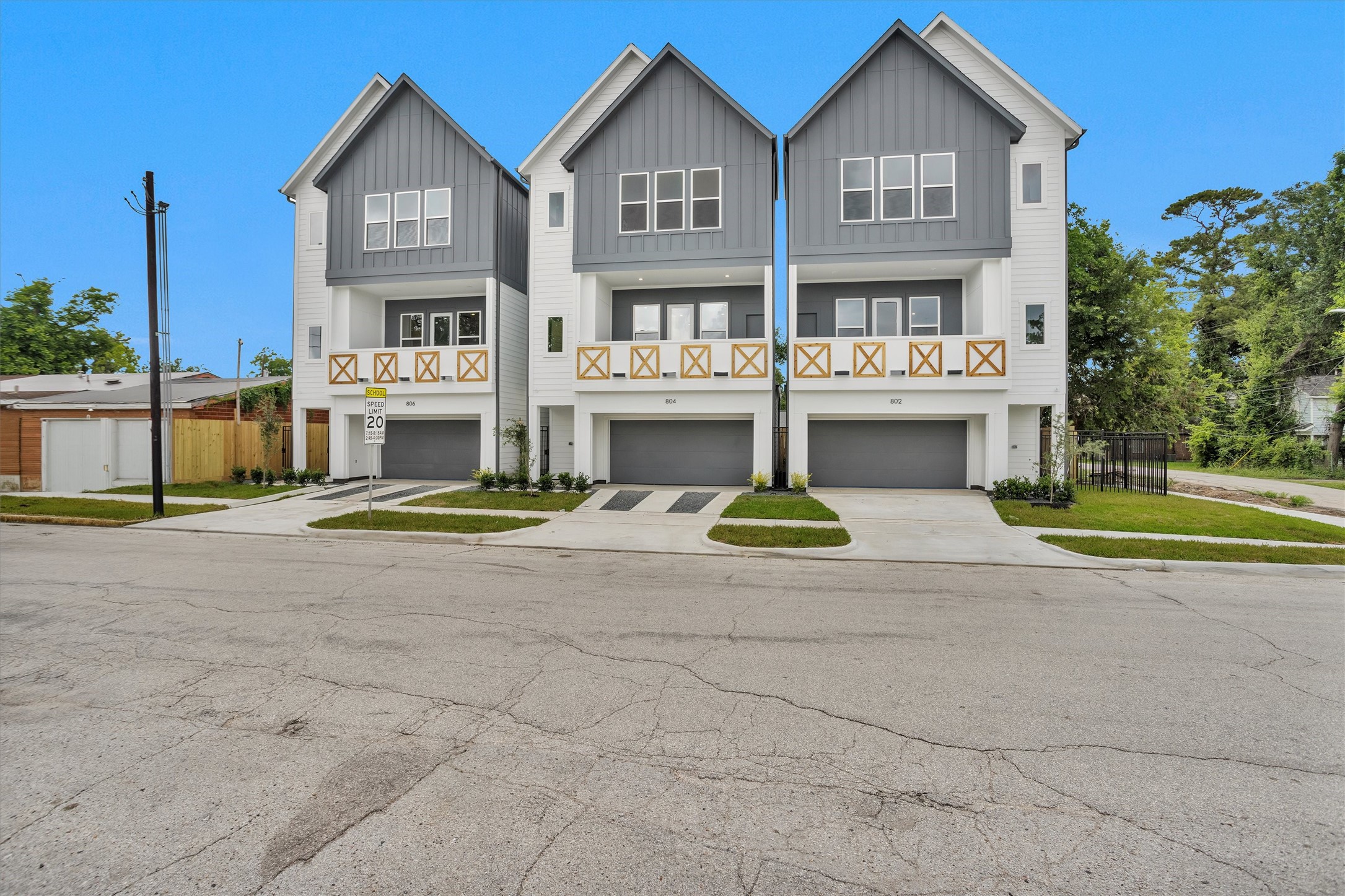 Listing photo 3