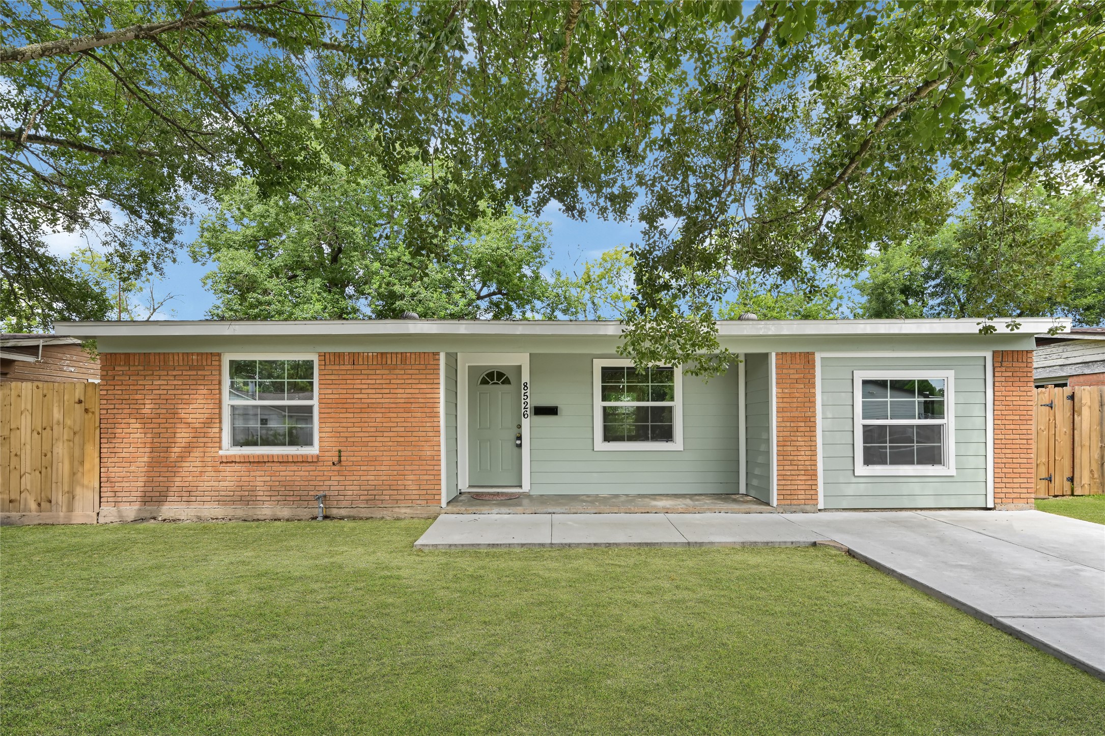 Listing photo 1