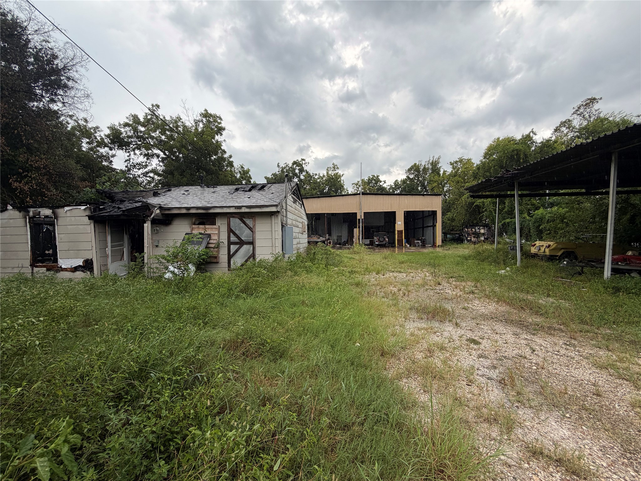 Listing photo 2