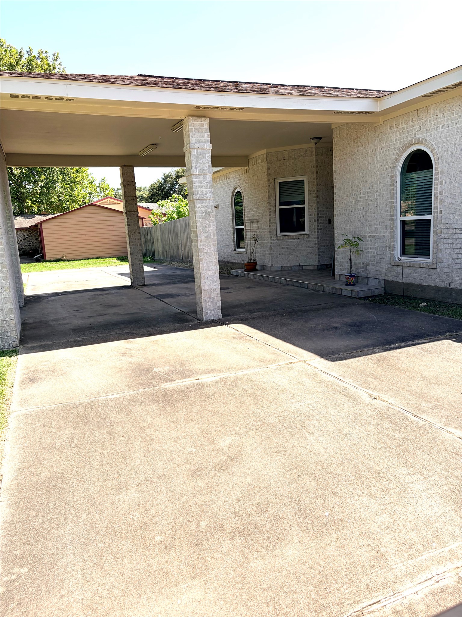 Listing photo 3