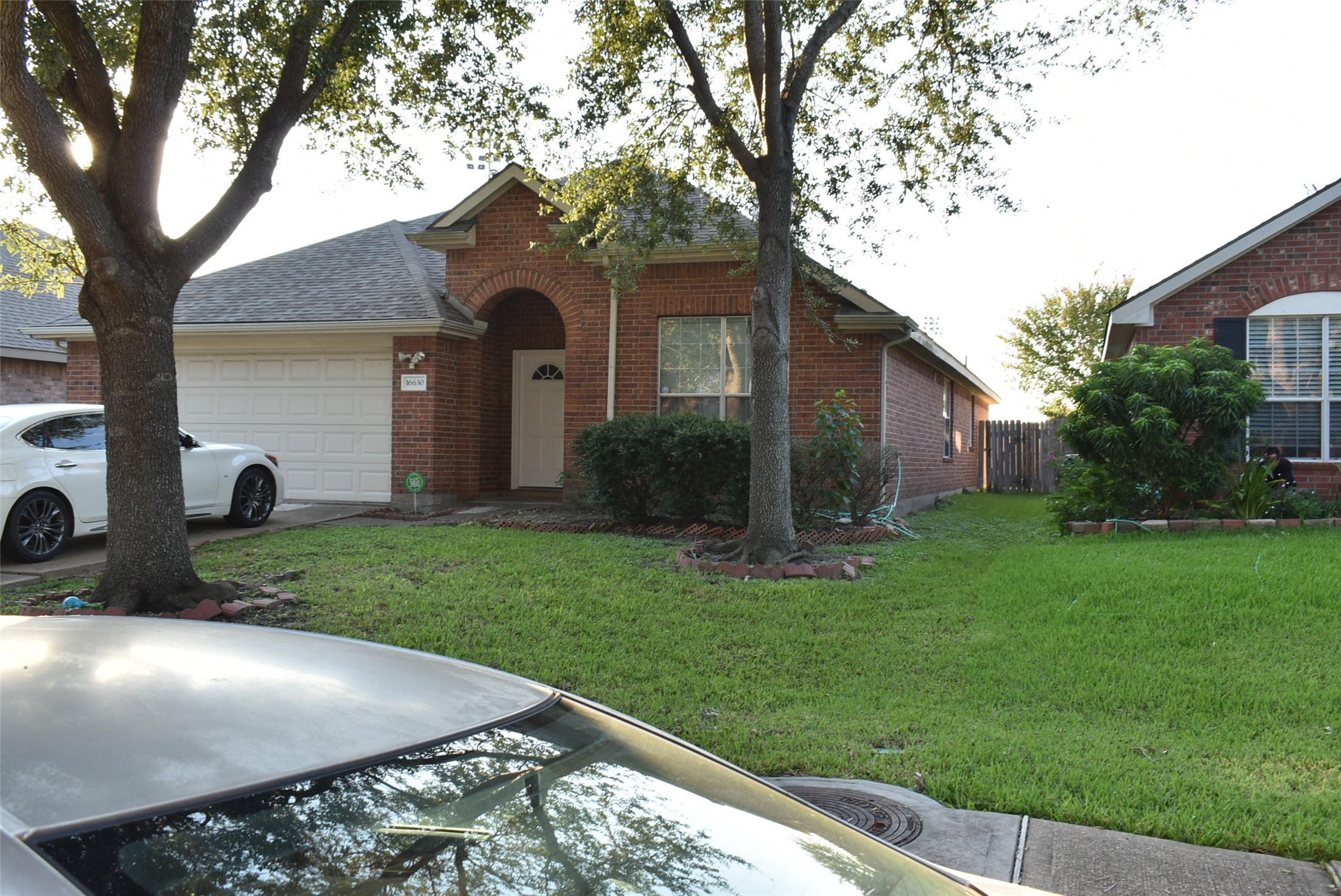 Listing photo 2