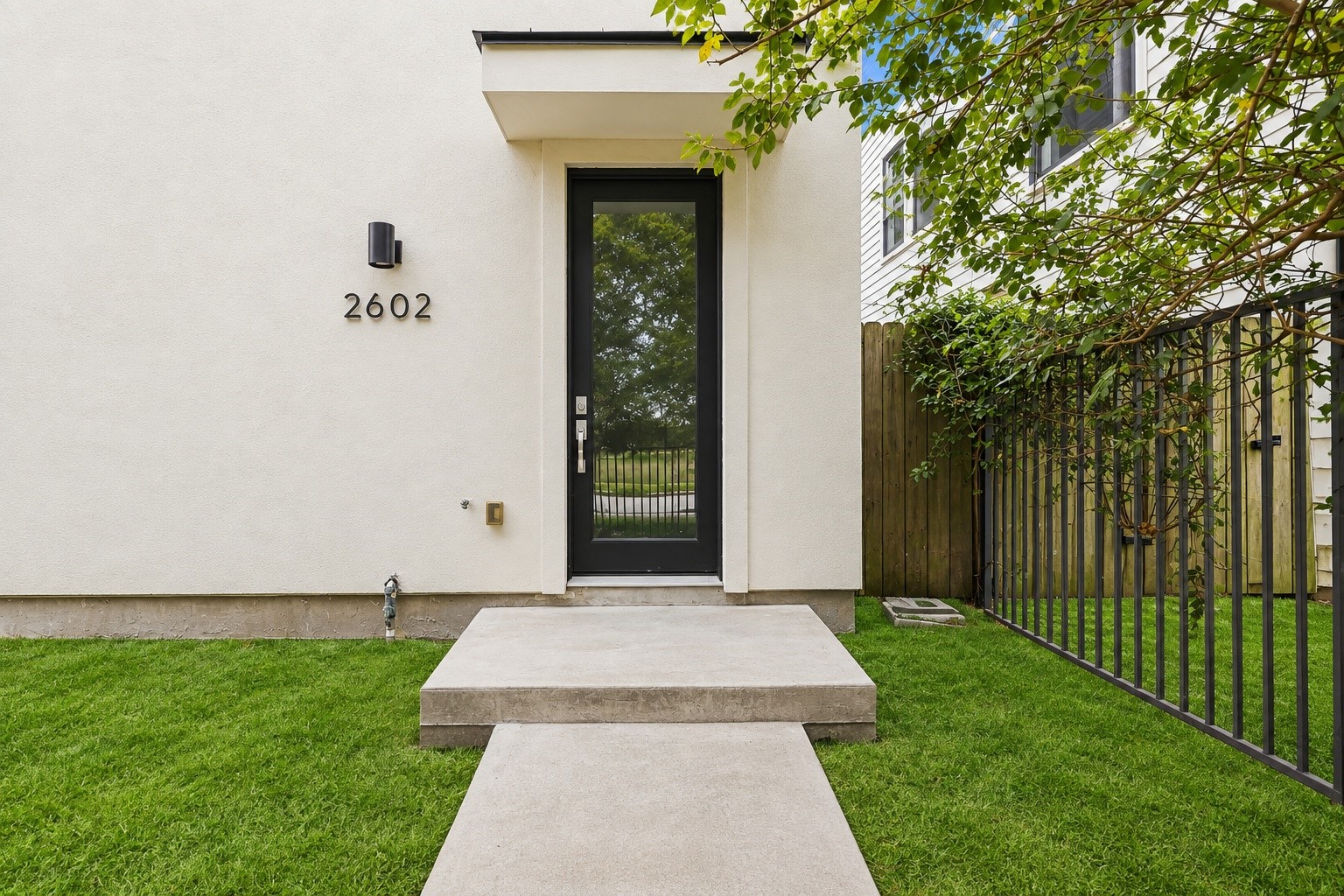 Listing photo 2