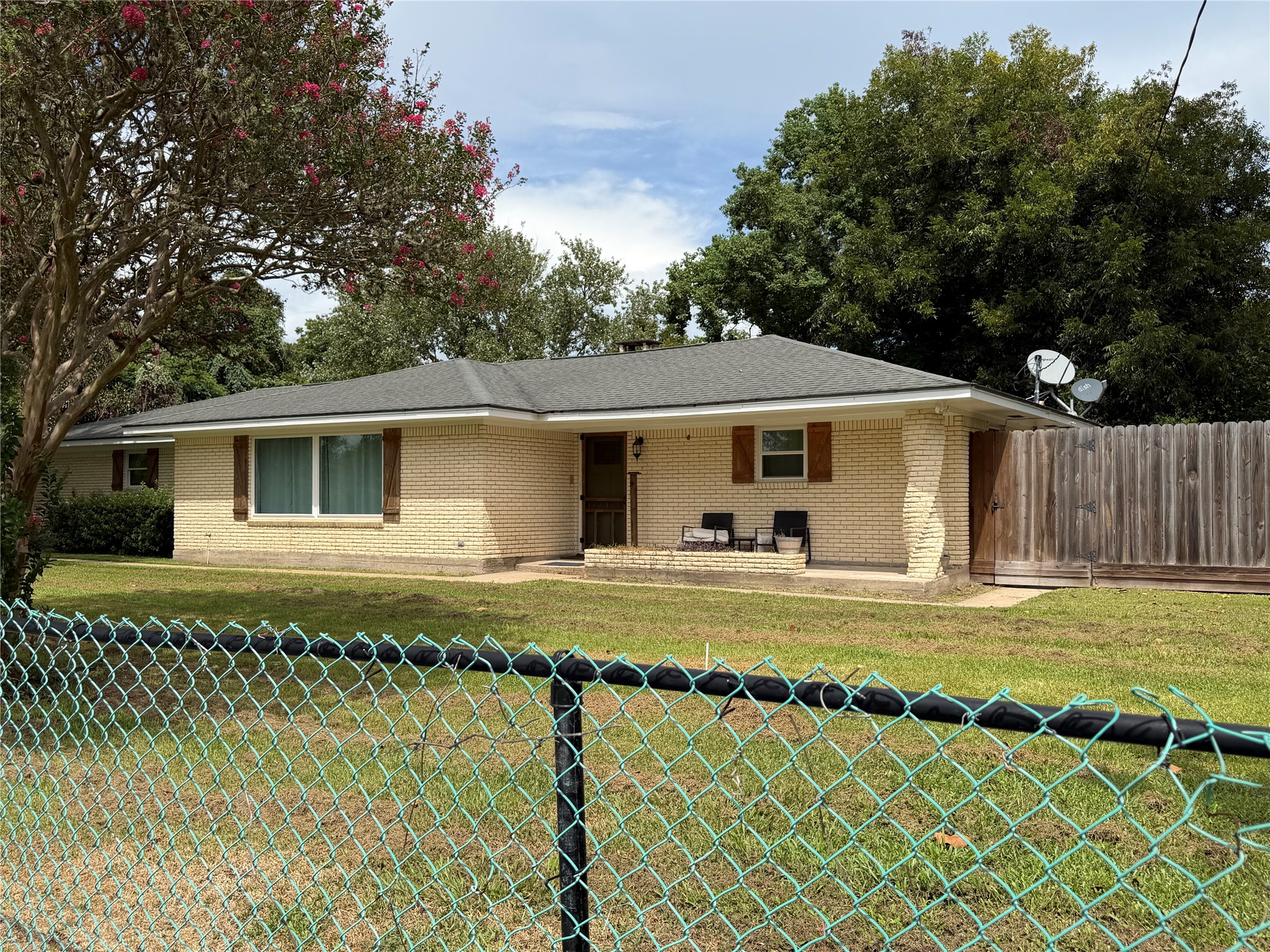Listing photo 1