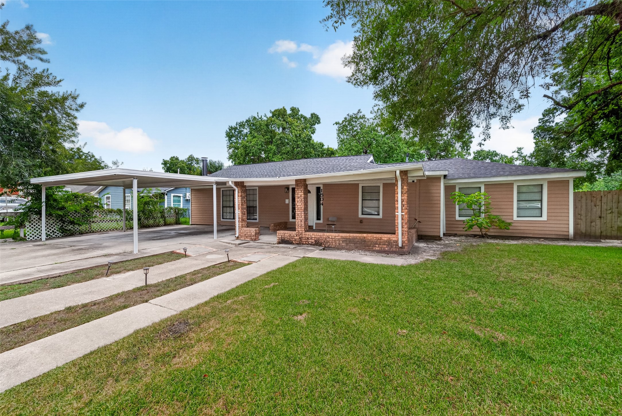 Listing photo 1
