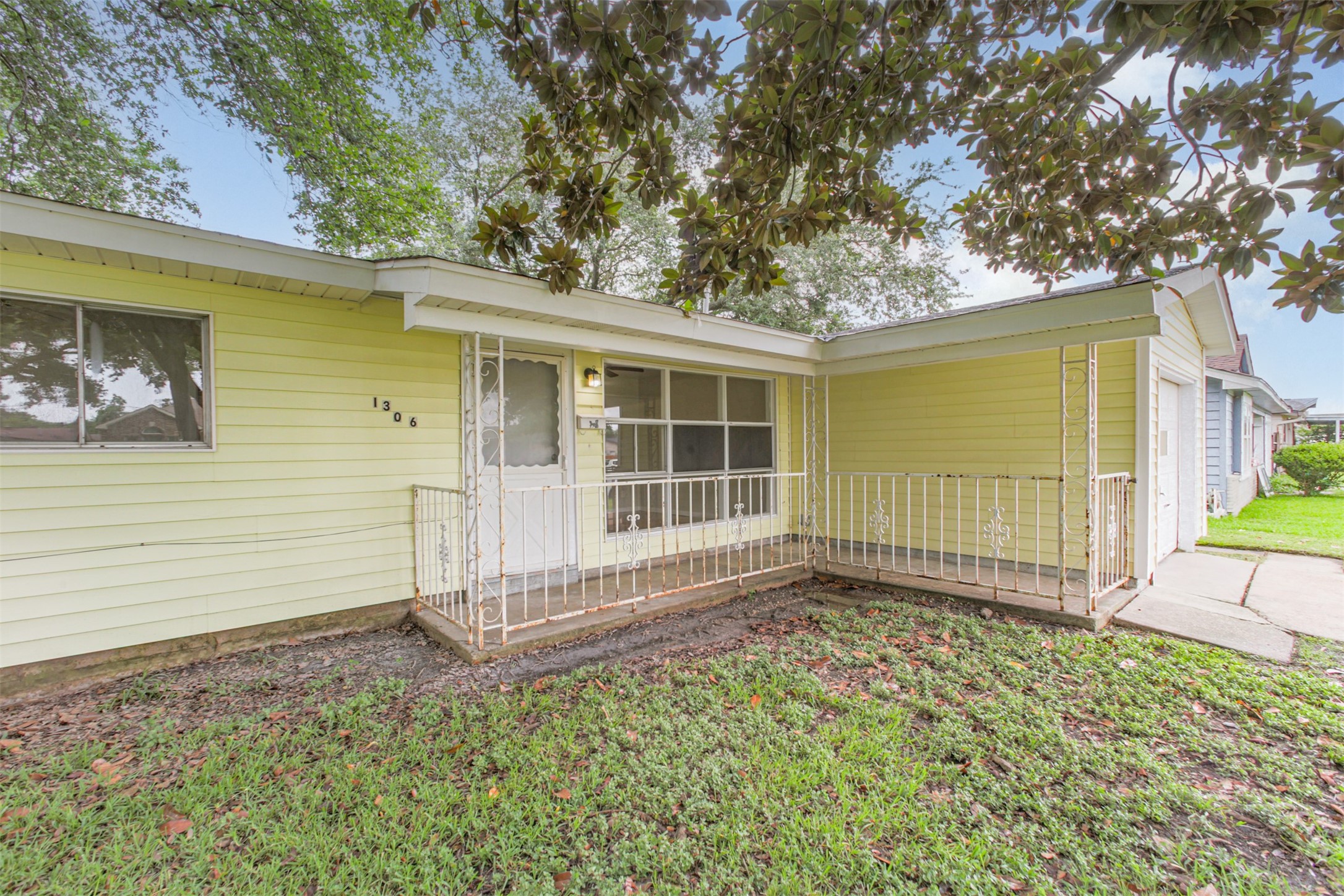 Listing photo 2