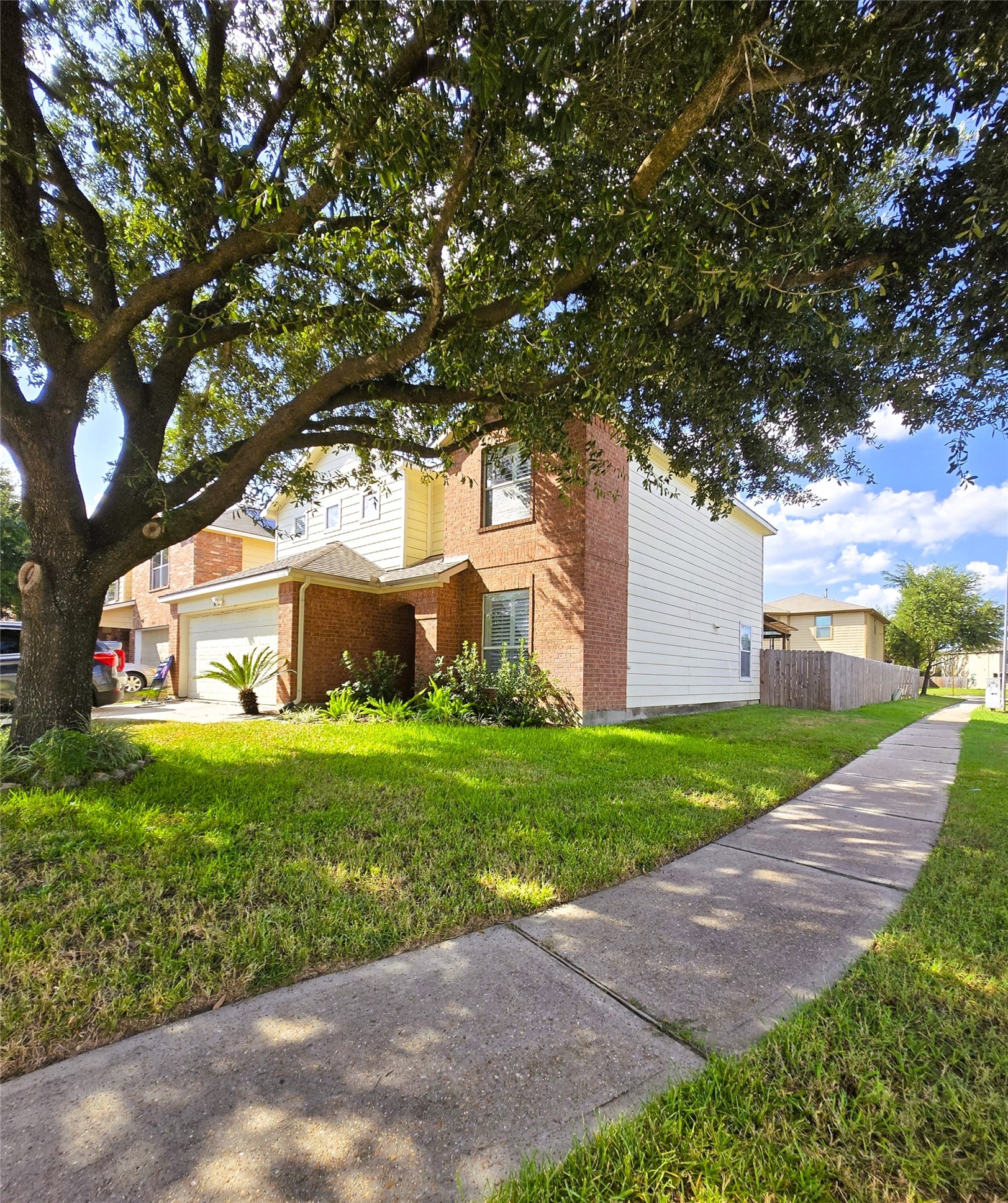 Listing photo 2