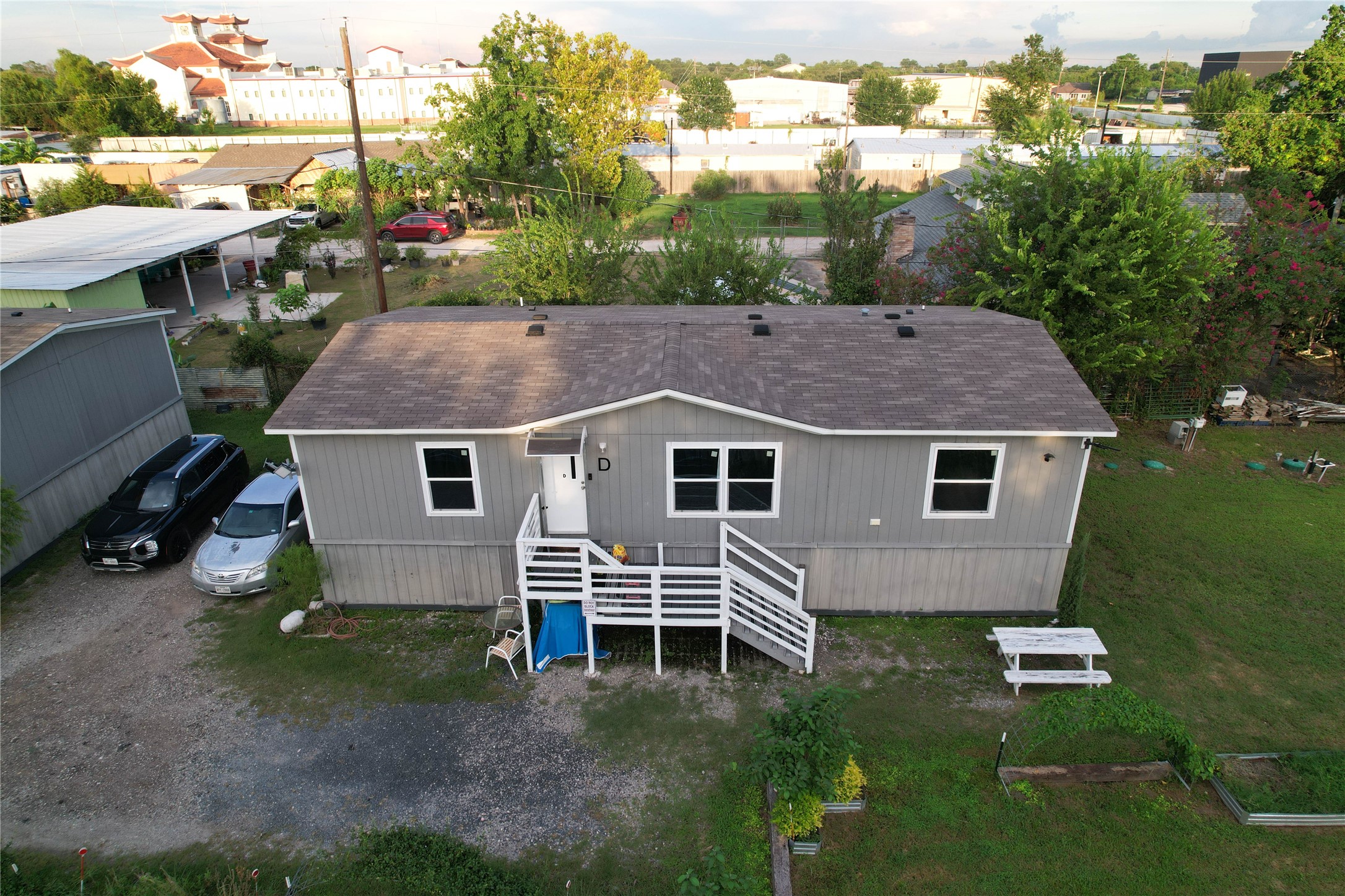 Listing photo 1