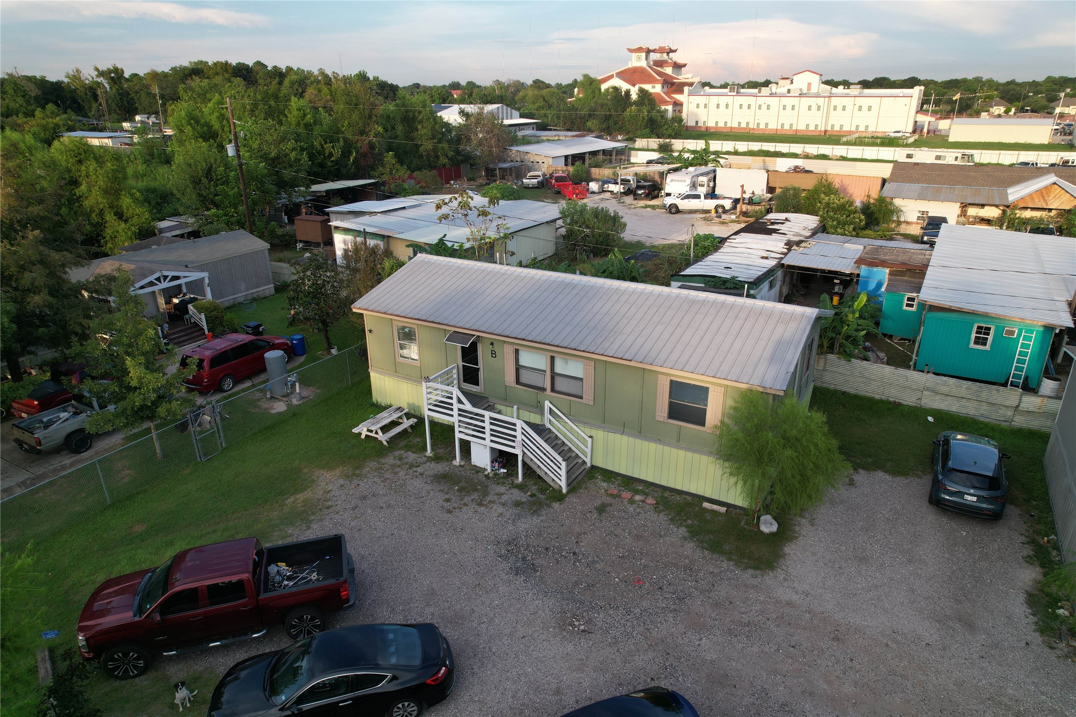 Listing photo 1