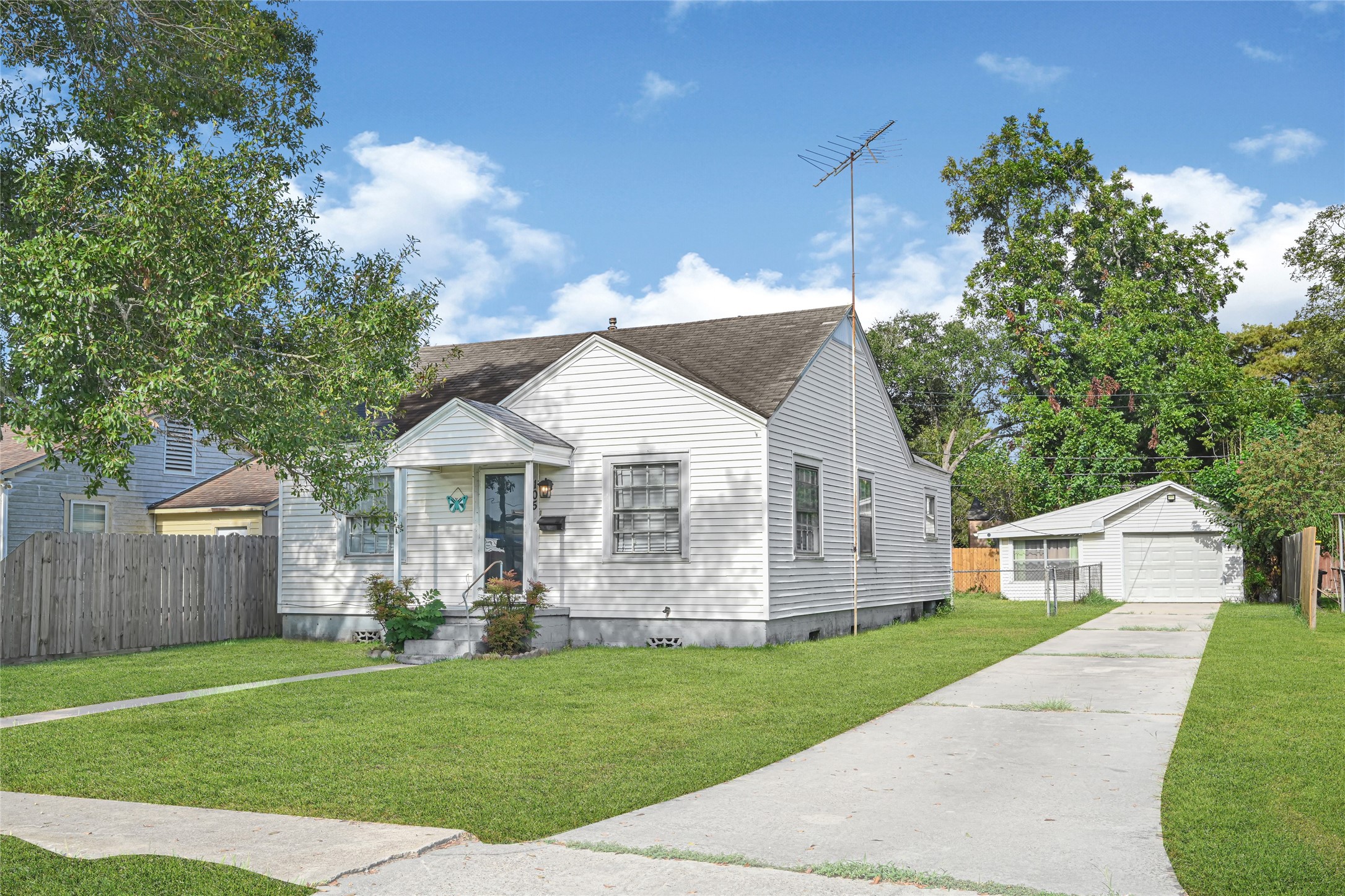 Listing photo 2