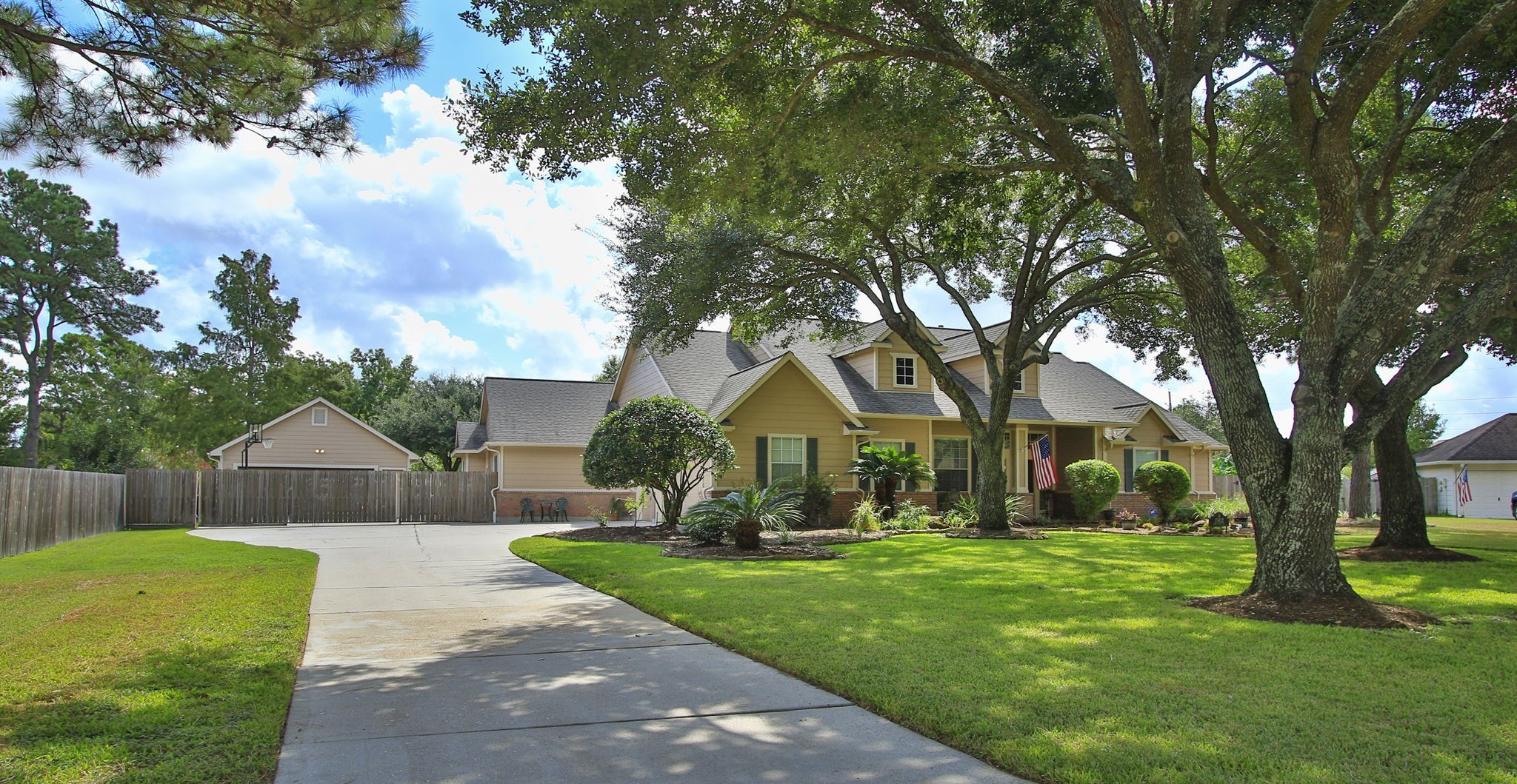 Listing photo 2