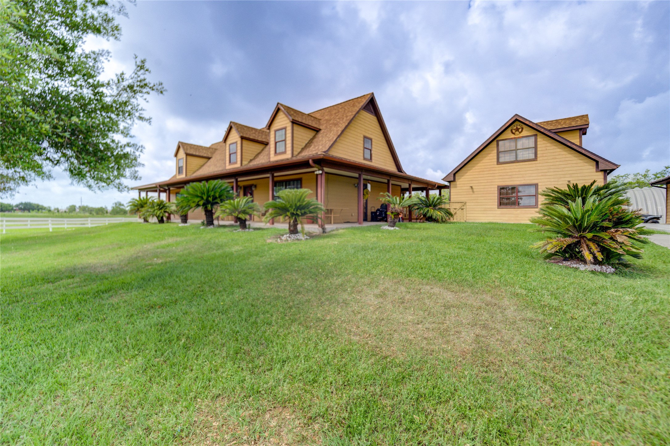 Listing photo 1