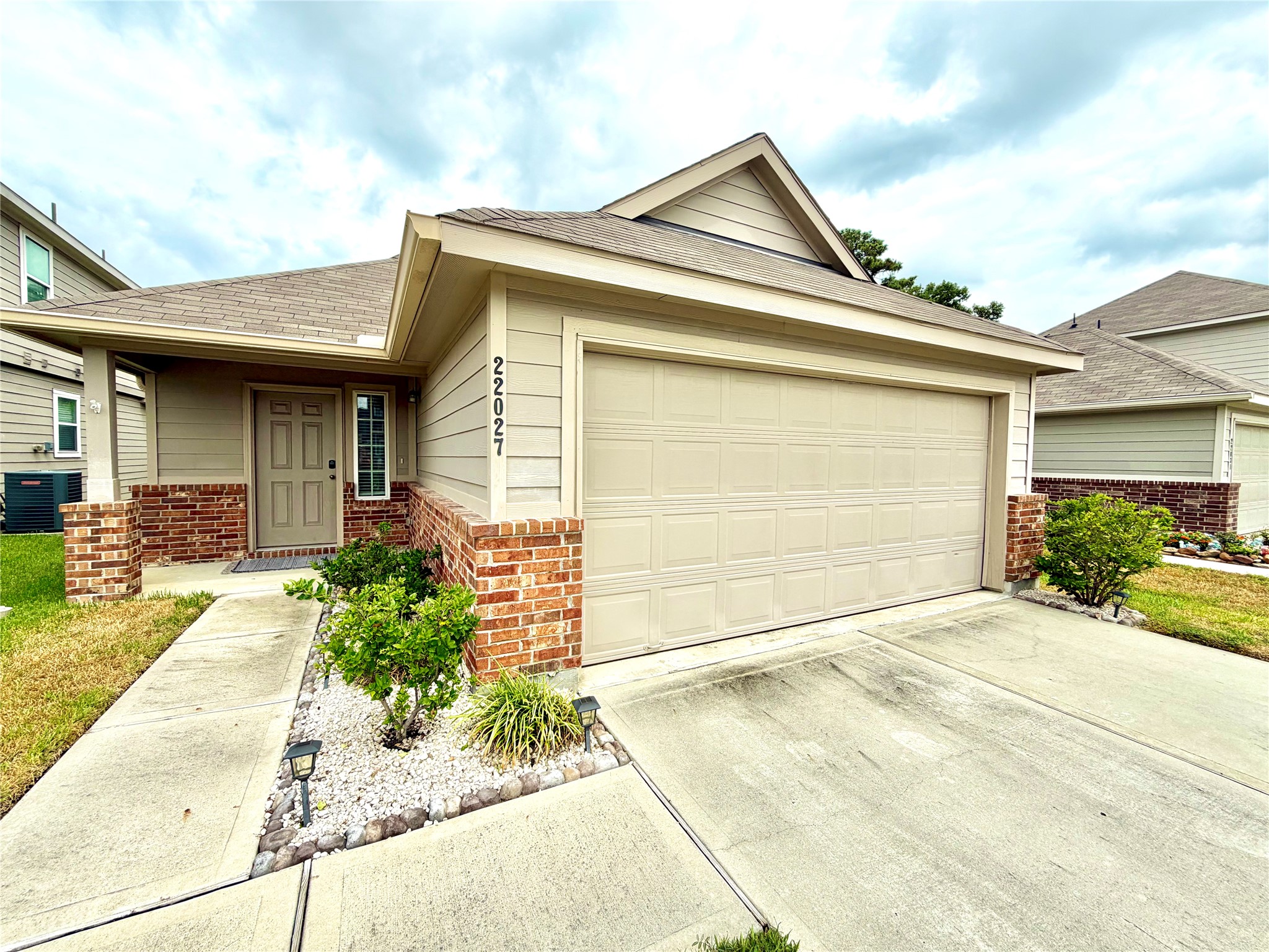 Listing photo 1