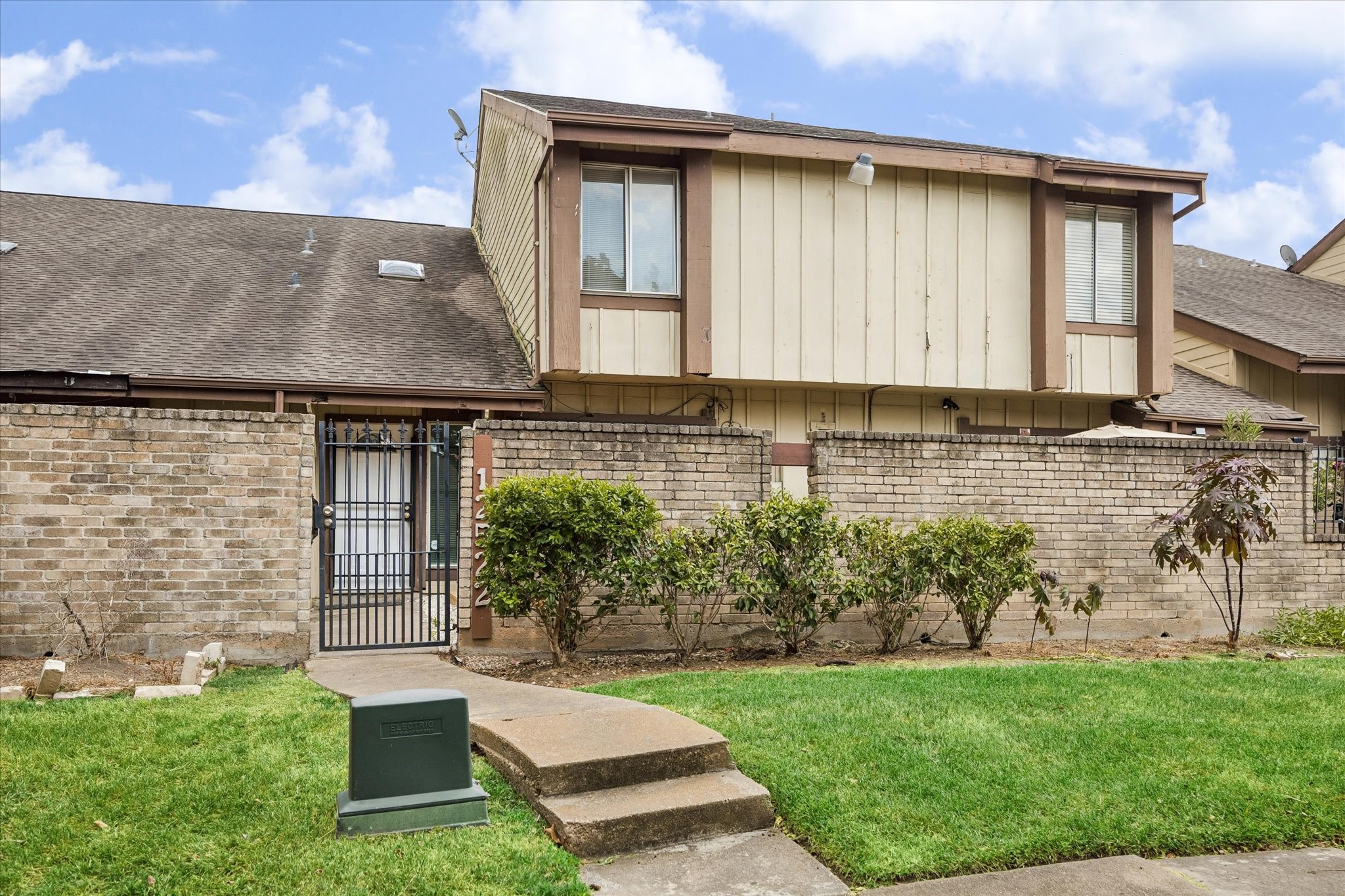 Listing photo 1