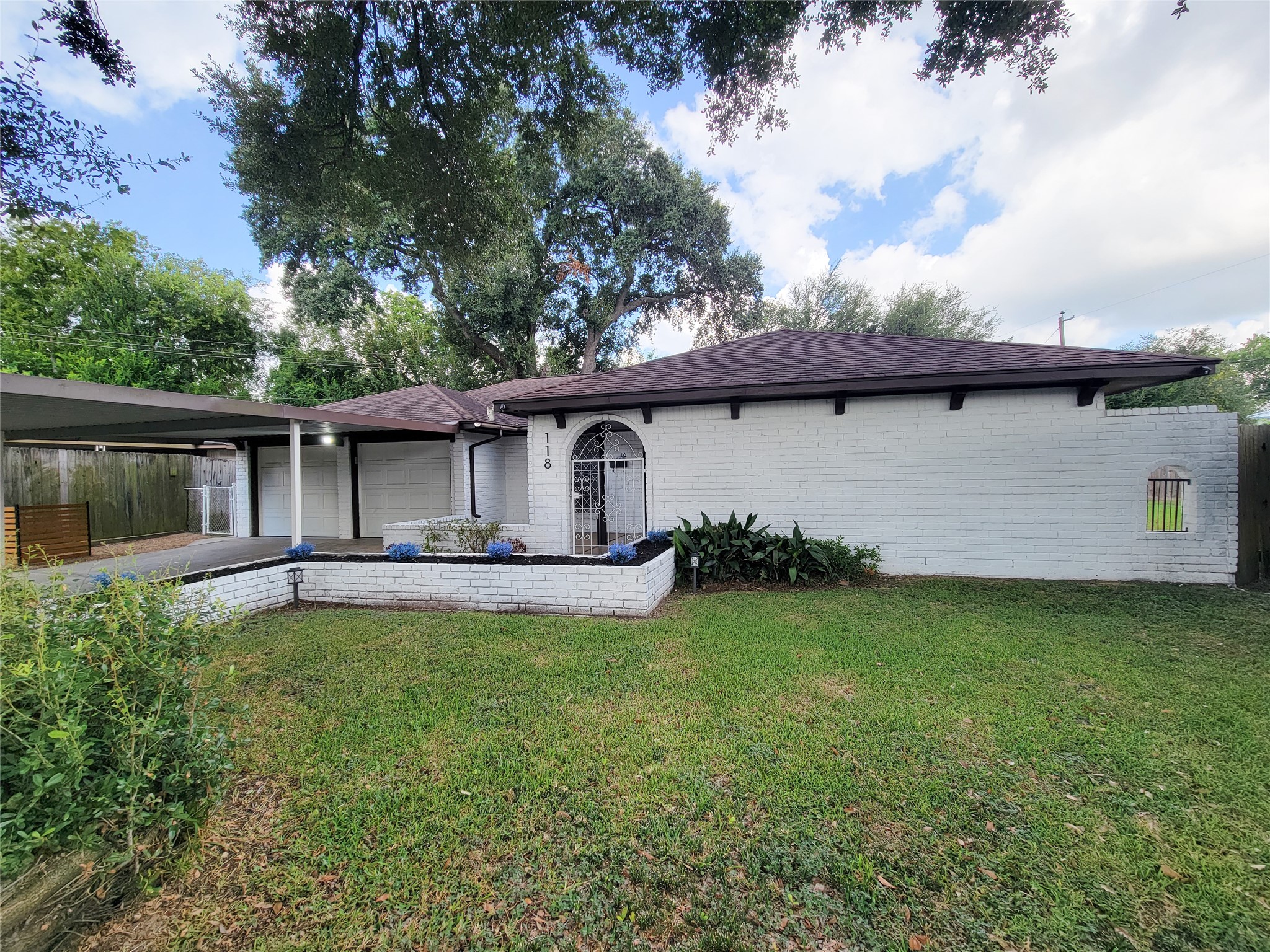 Listing photo 1