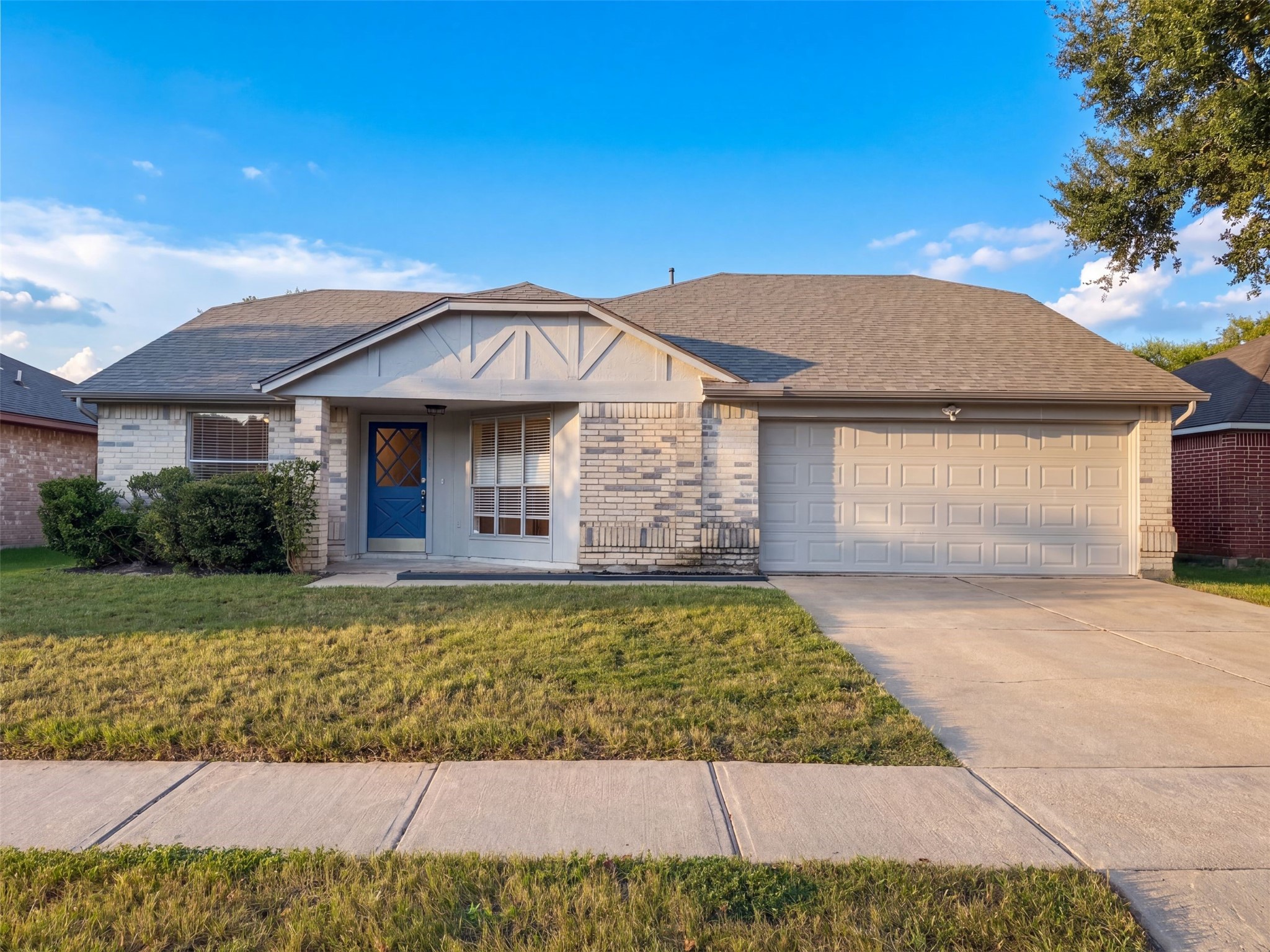 Listing photo 1
