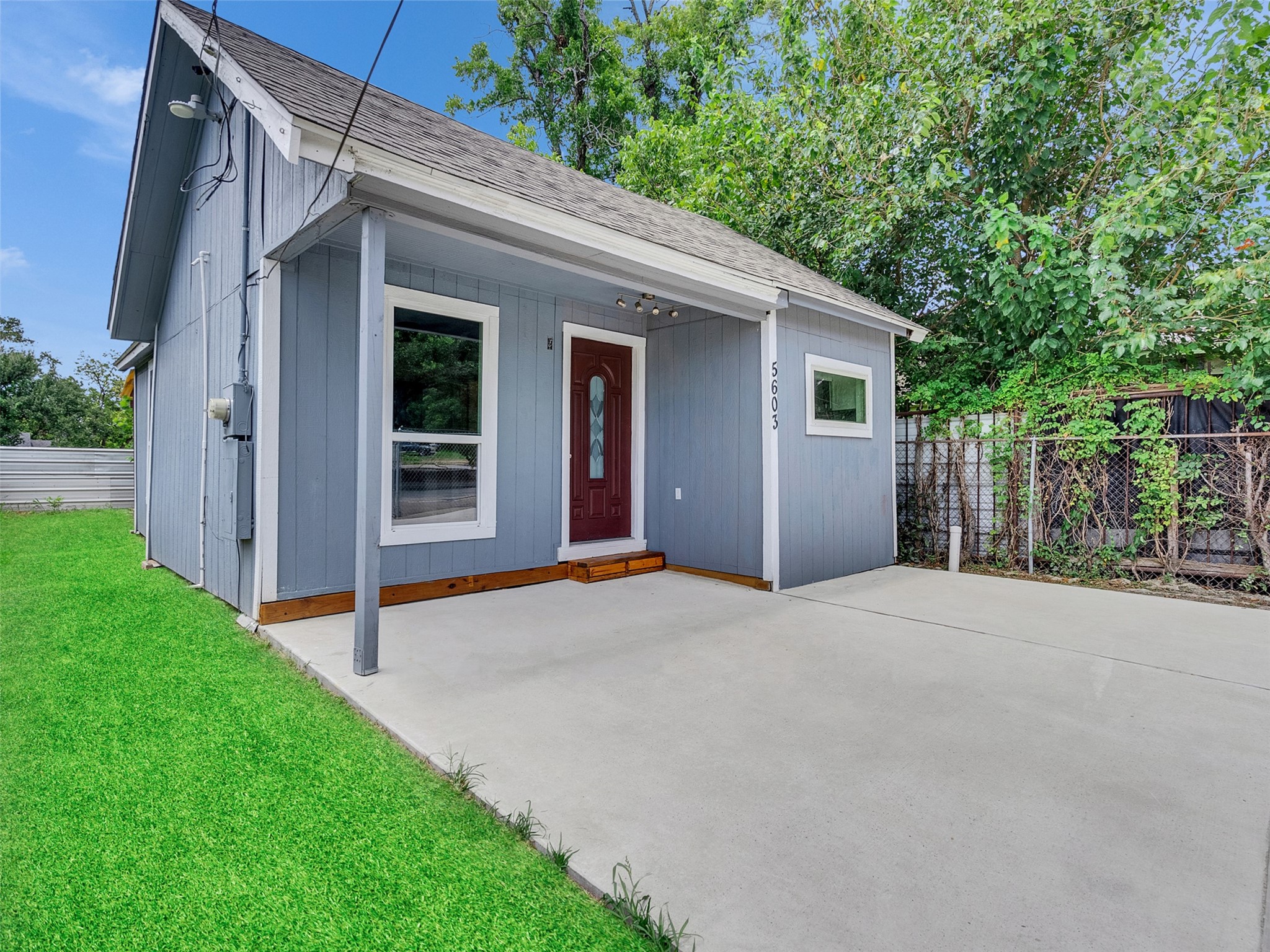 Listing photo 1