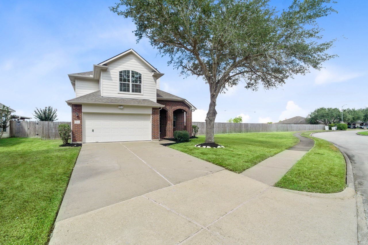 Listing photo 1